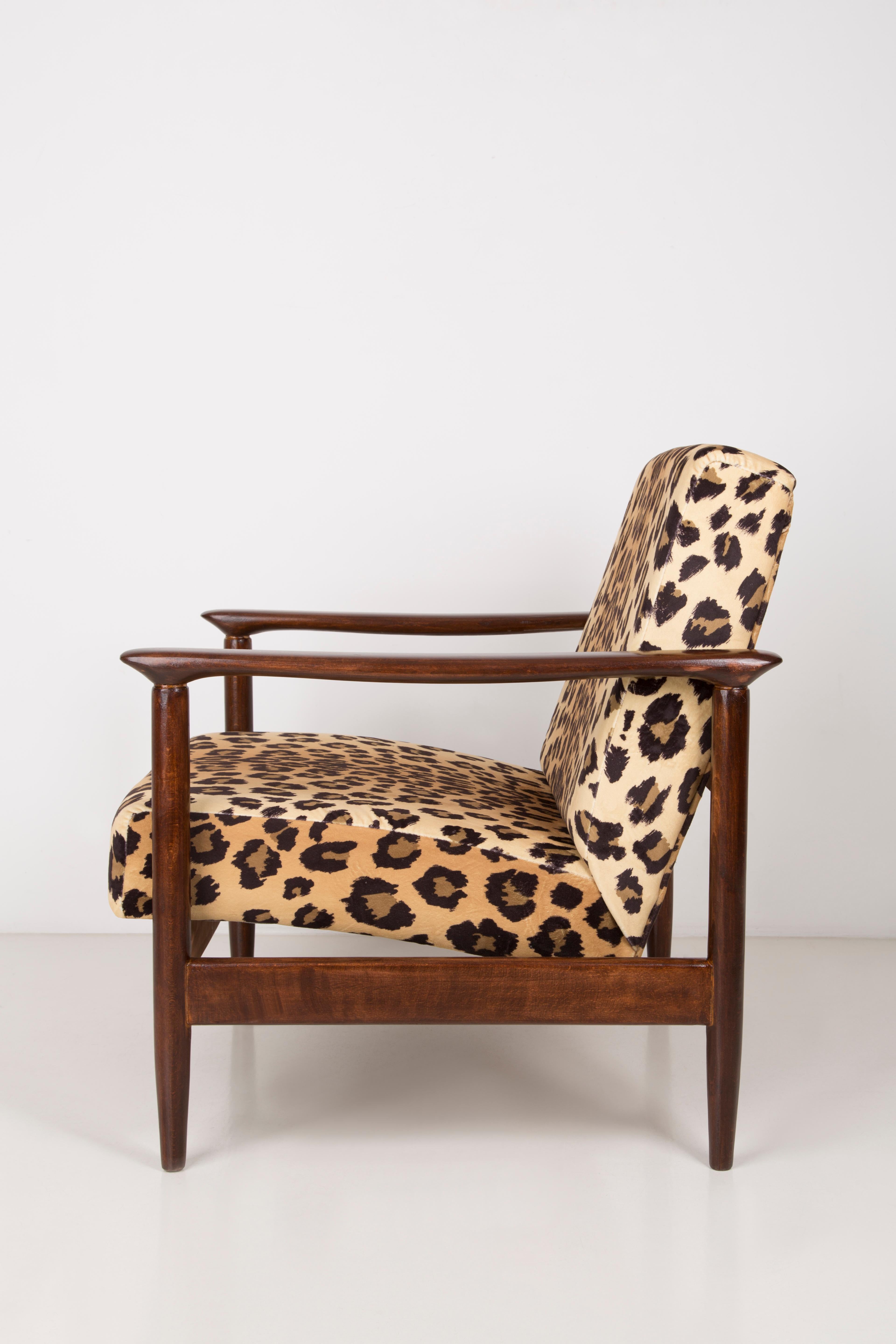 Hand-Crafted Pair of Leopard Print Velvet Armchairs, Edmund Homa, GFM-142, 1960s, Poland For Sale