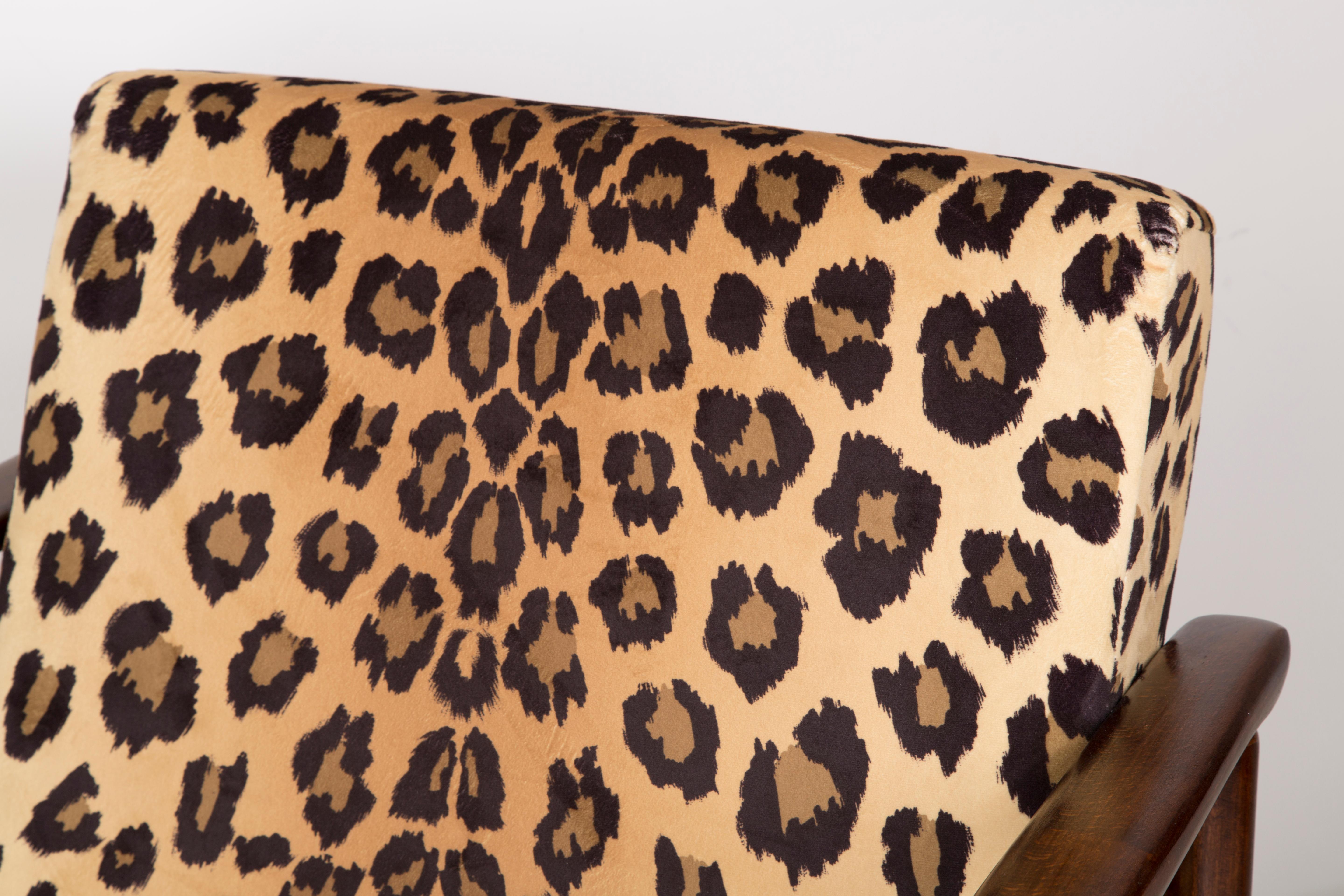 Pair of Leopard Print Velvet Armchairs, Edmund Homa, GFM-142, 1960s, Poland In Excellent Condition For Sale In 05-080 Hornowek, PL