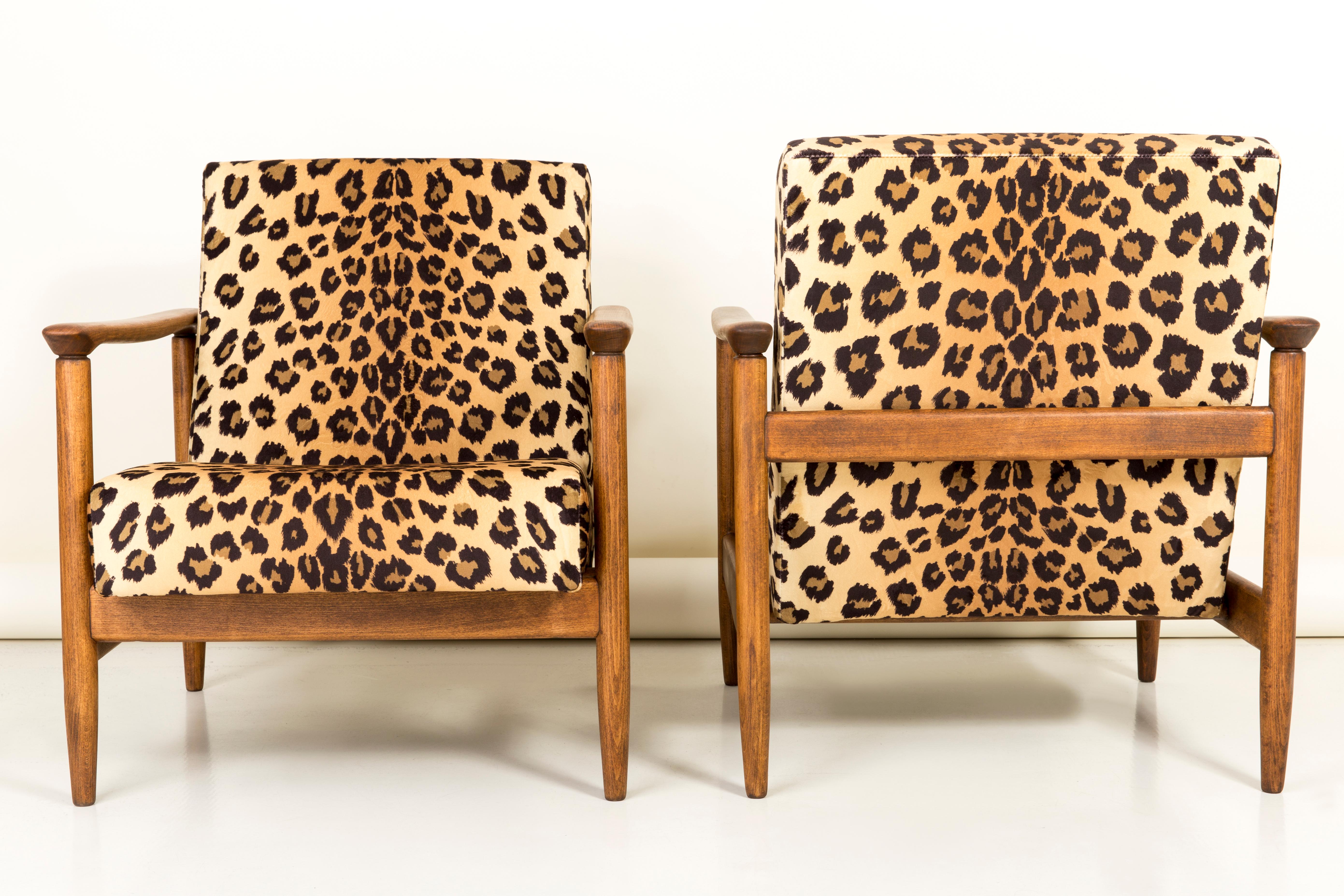 20th Century Pair of Leopard Print Velvet Armchairs, Edmund Homa, GFM-142, 1960s, Poland For Sale