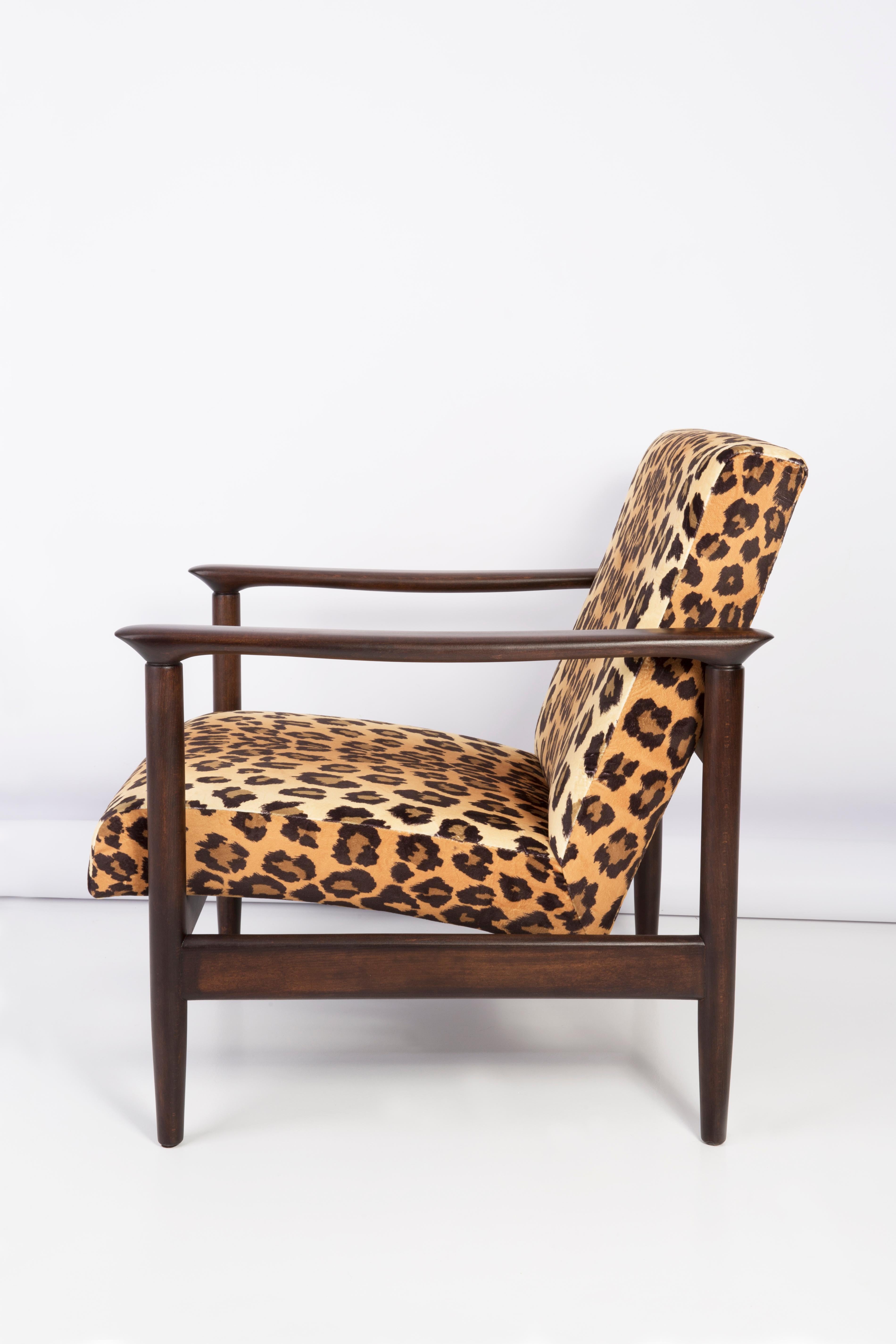 Pair of Leopard Velvet Armchairs, Hollywood Regency, Edmund Homa, 1960s, Poland In Excellent Condition For Sale In 05-080 Hornowek, PL