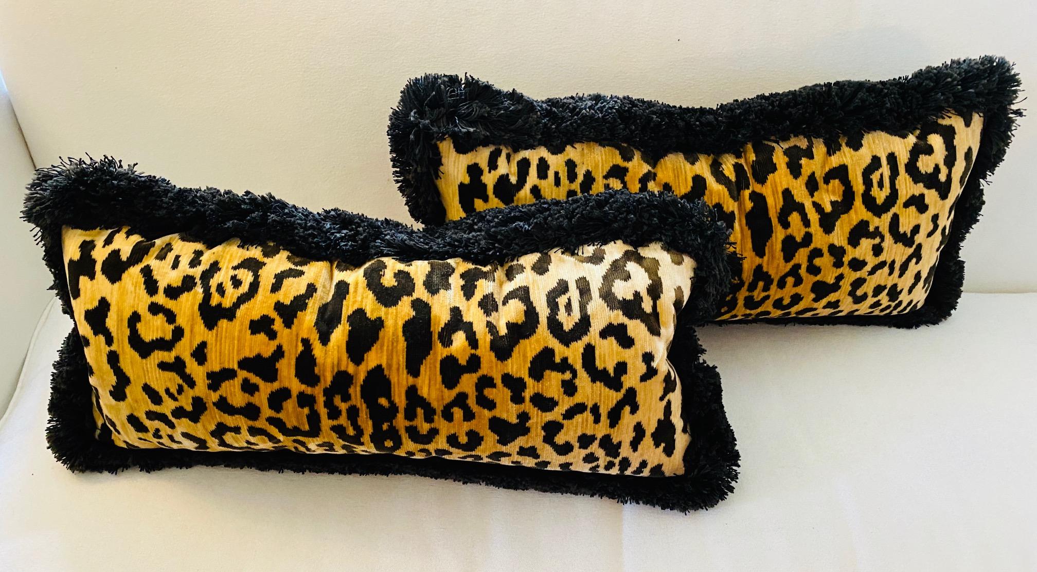 Paar Leoparden-Samt-Lumbar-Kissen (21. Jahrhundert und zeitgenössisch) im Angebot