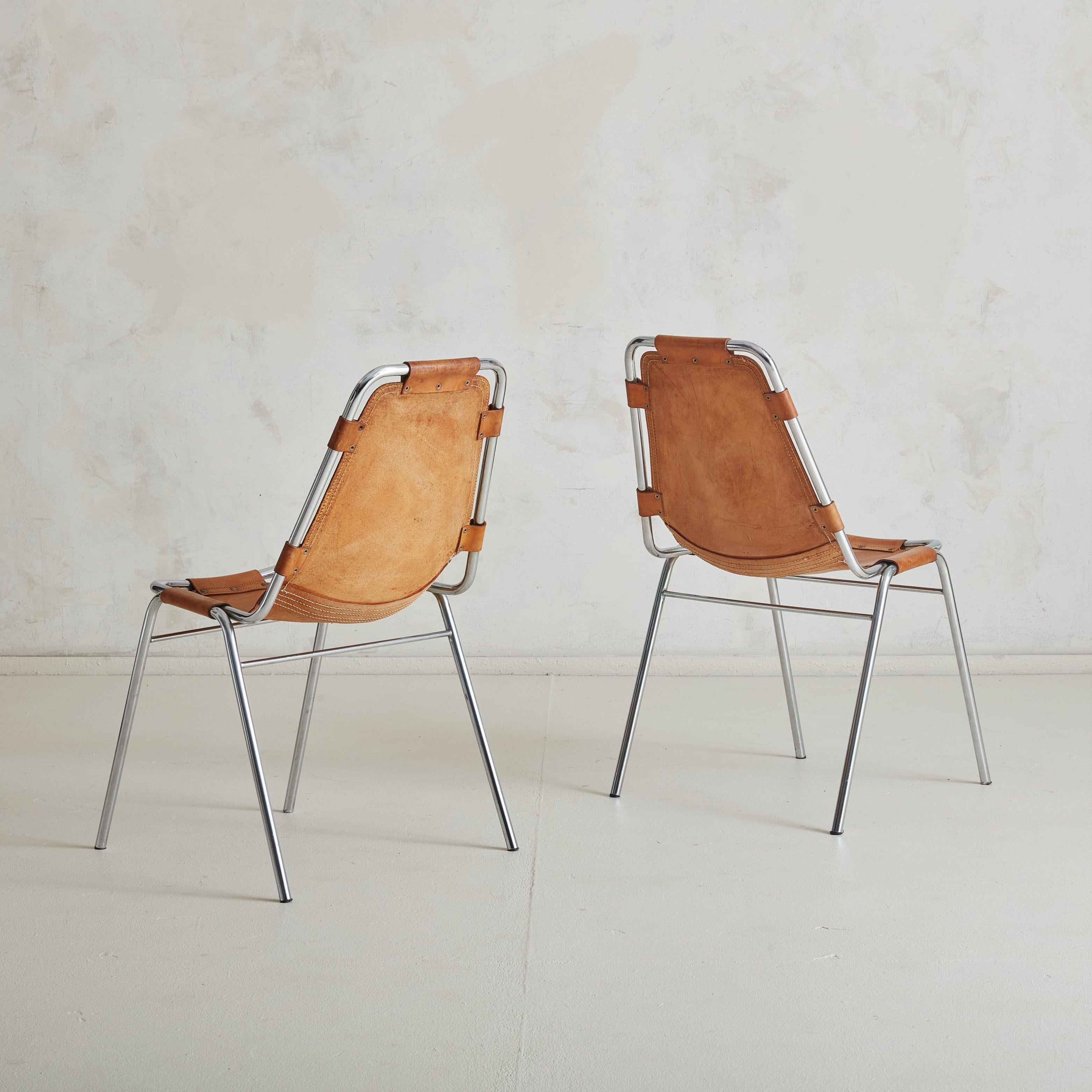 Mid-Century Modern Paire de chaises Les Arcs attribuée à Charlotte Perriand, France 1970 en vente