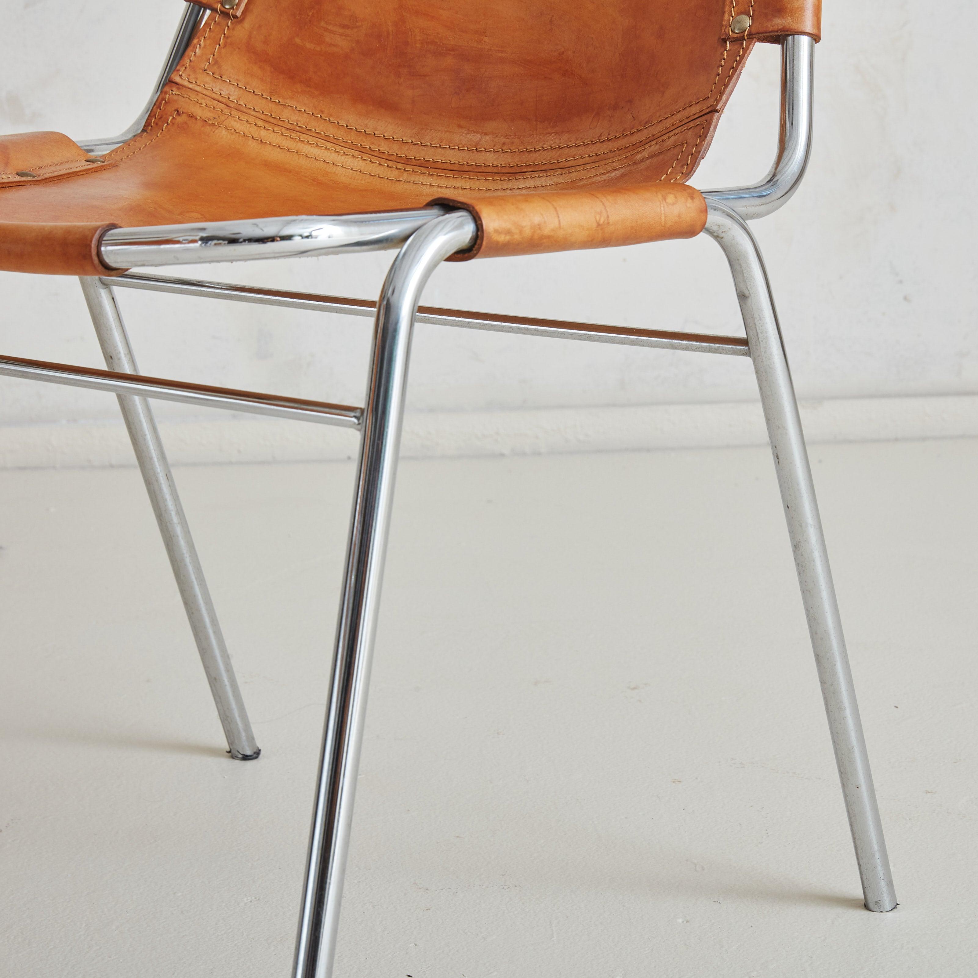 Français Paire de chaises Les Arcs attribuée à Charlotte Perriand, France 1970 en vente