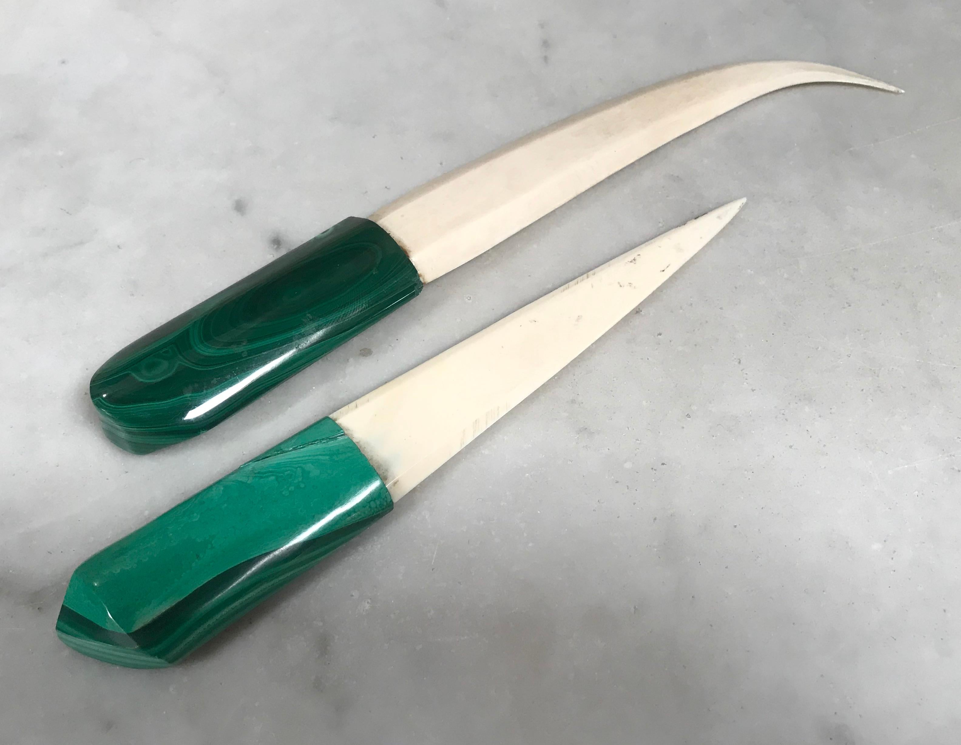 Pair of letter opener and paperknife in agate and bone, Italy, 1960s.
Dimensions:
Letter opener: W 1.5 in, D 0.3 in, H 8.5 in
Paperknife: W 1 in, D 0.3 in, H 7.