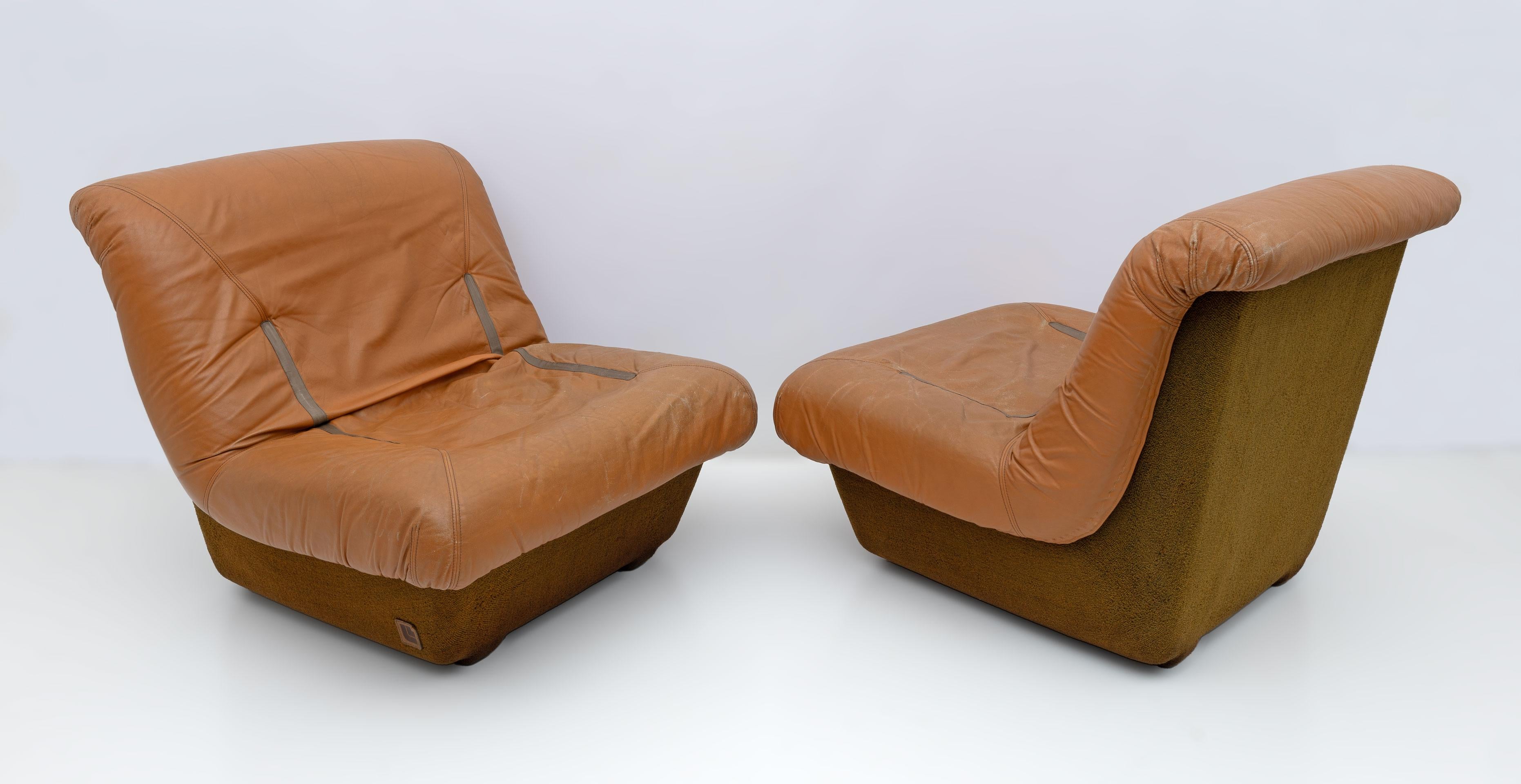 Mid-Century Modern Paire de fauteuils Lev & Lev modernes du milieu du siècle dernier en cuir avec cadre en fibre de verre en vente