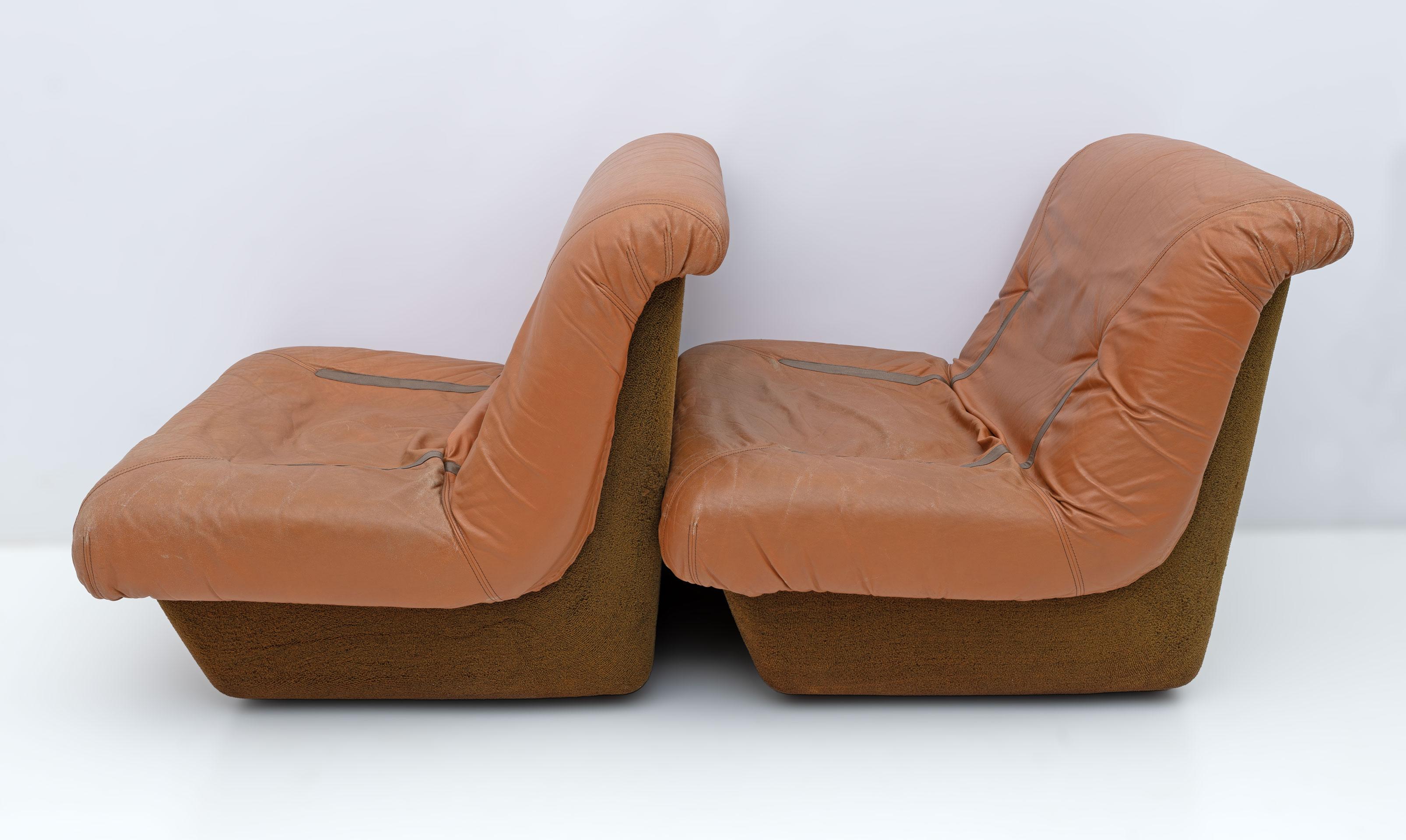 Cuir Paire de fauteuils Lev & Lev modernes du milieu du siècle dernier en cuir avec cadre en fibre de verre en vente