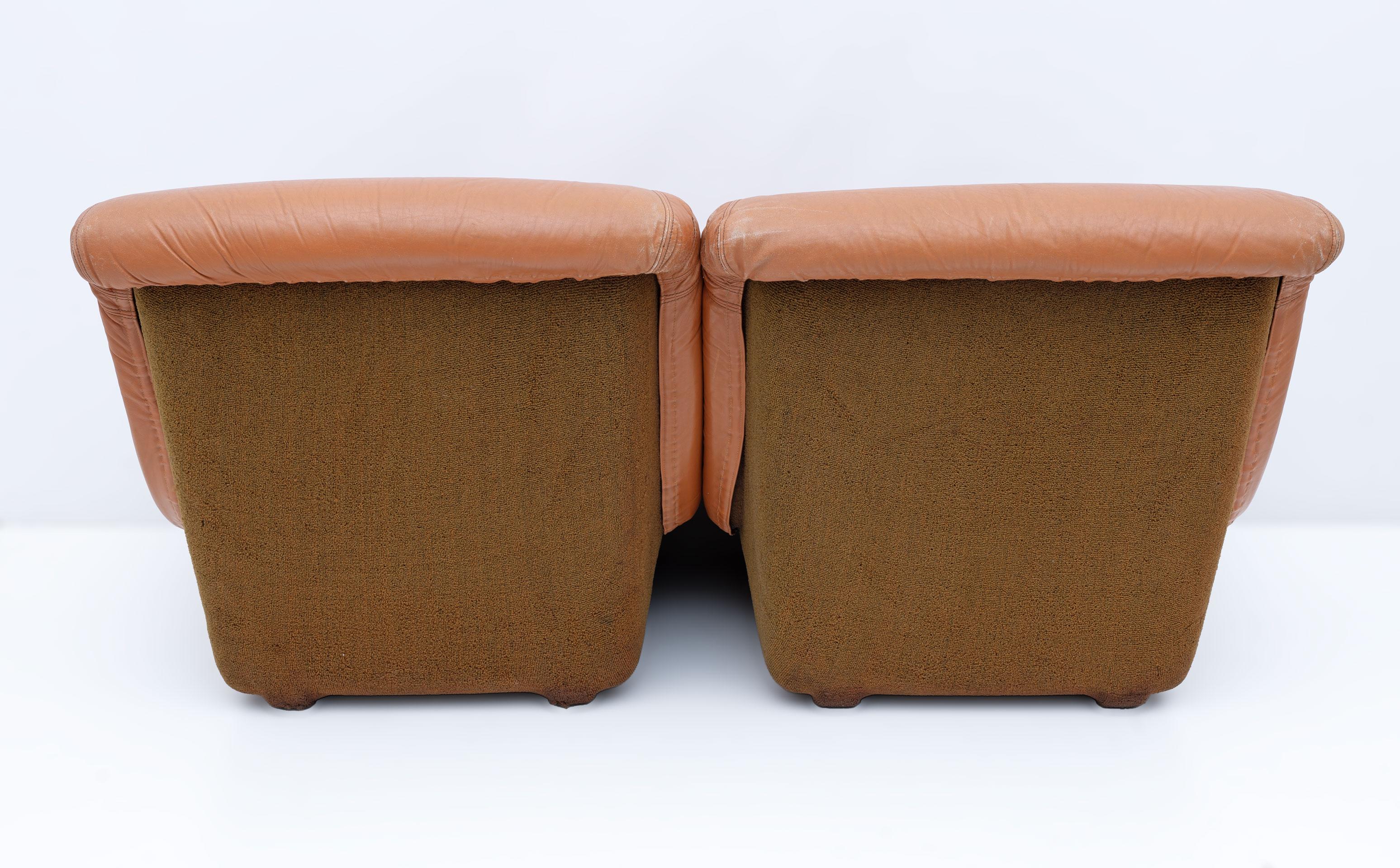 Paire de fauteuils Lev & Lev modernes du milieu du siècle dernier en cuir avec cadre en fibre de verre en vente 1