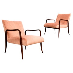 Paire de fauteuils "Leve" en bois de rose et mohair rose poudré, Joaquim Tenreiro, 1942