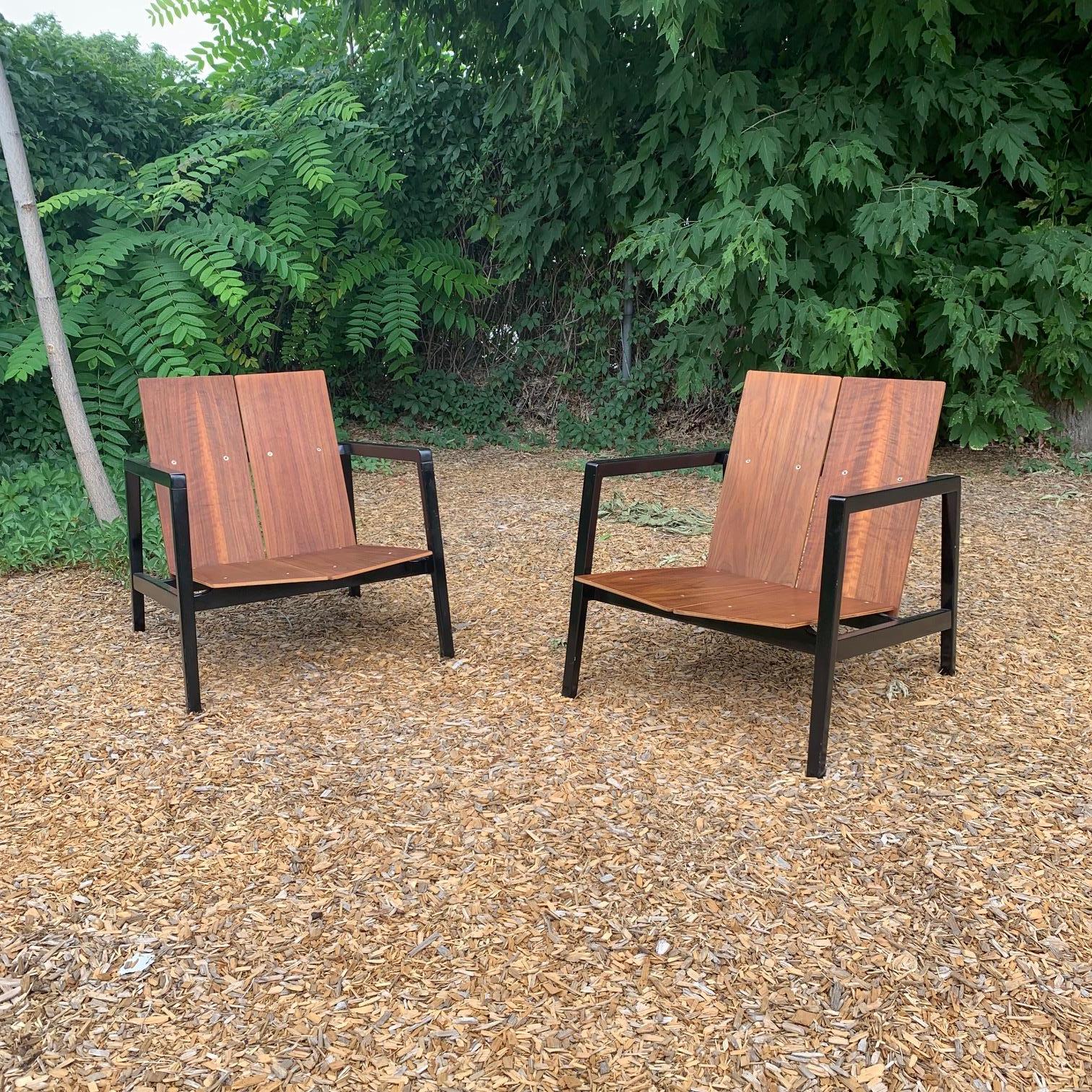 Mid-20th Century Pair of Lewis Butler Walnut Lounge Chairs Model 645 for Knoll For Sale