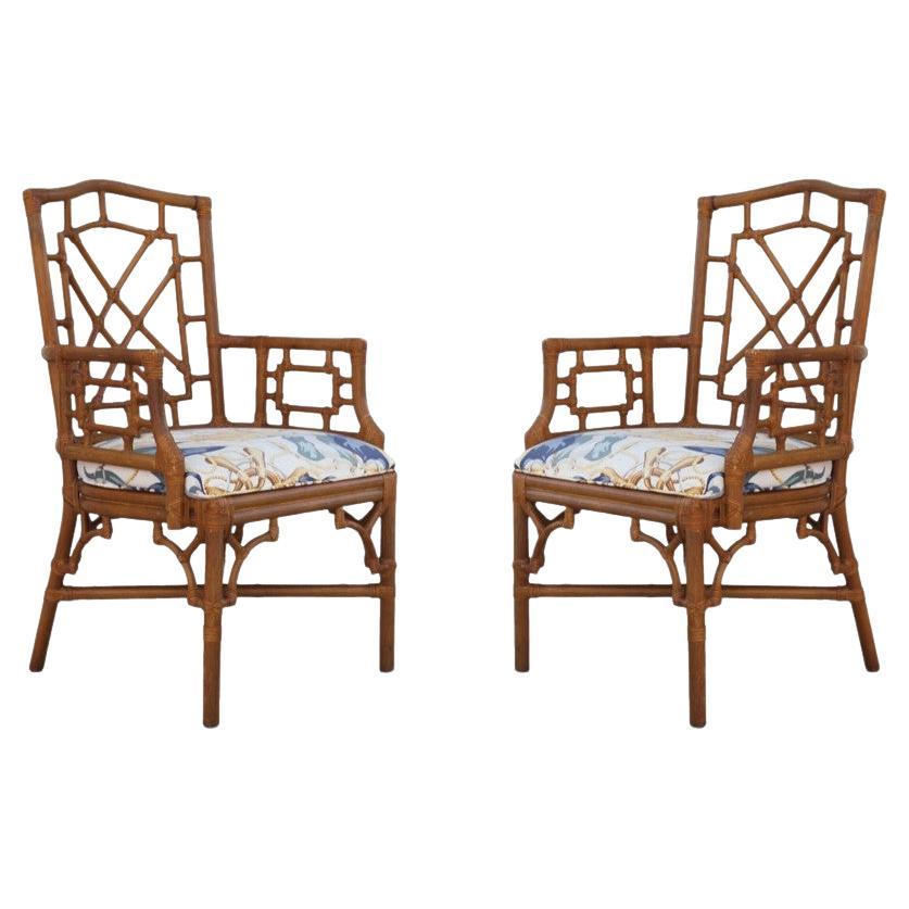 Paar Lexington Chinese Chippendale-Rattan-Esszimmerstühle