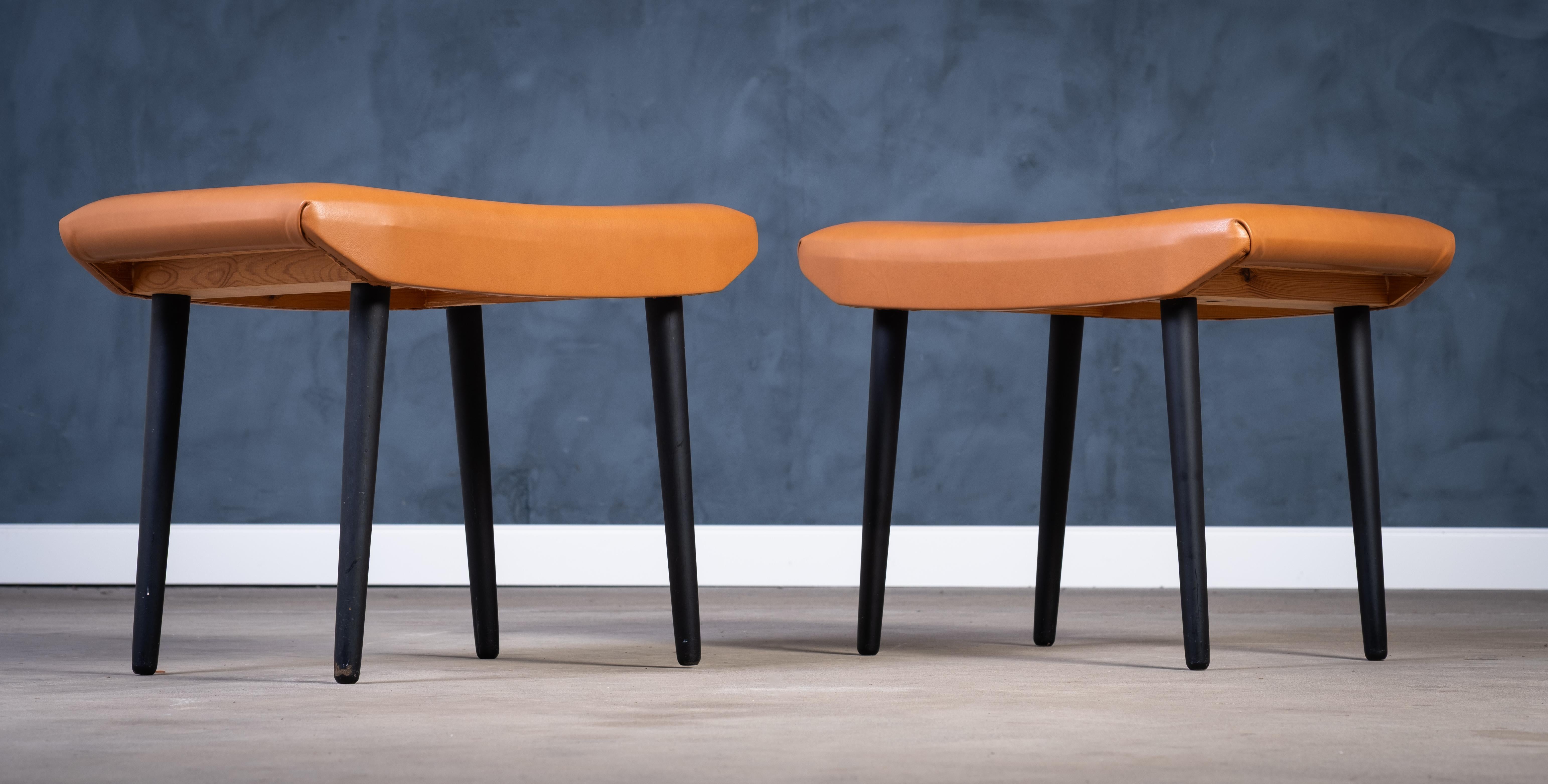 Danese Coppia di sgabelli Ølholm Møbelfabrik, anni '60 - Pelle cognac in vendita