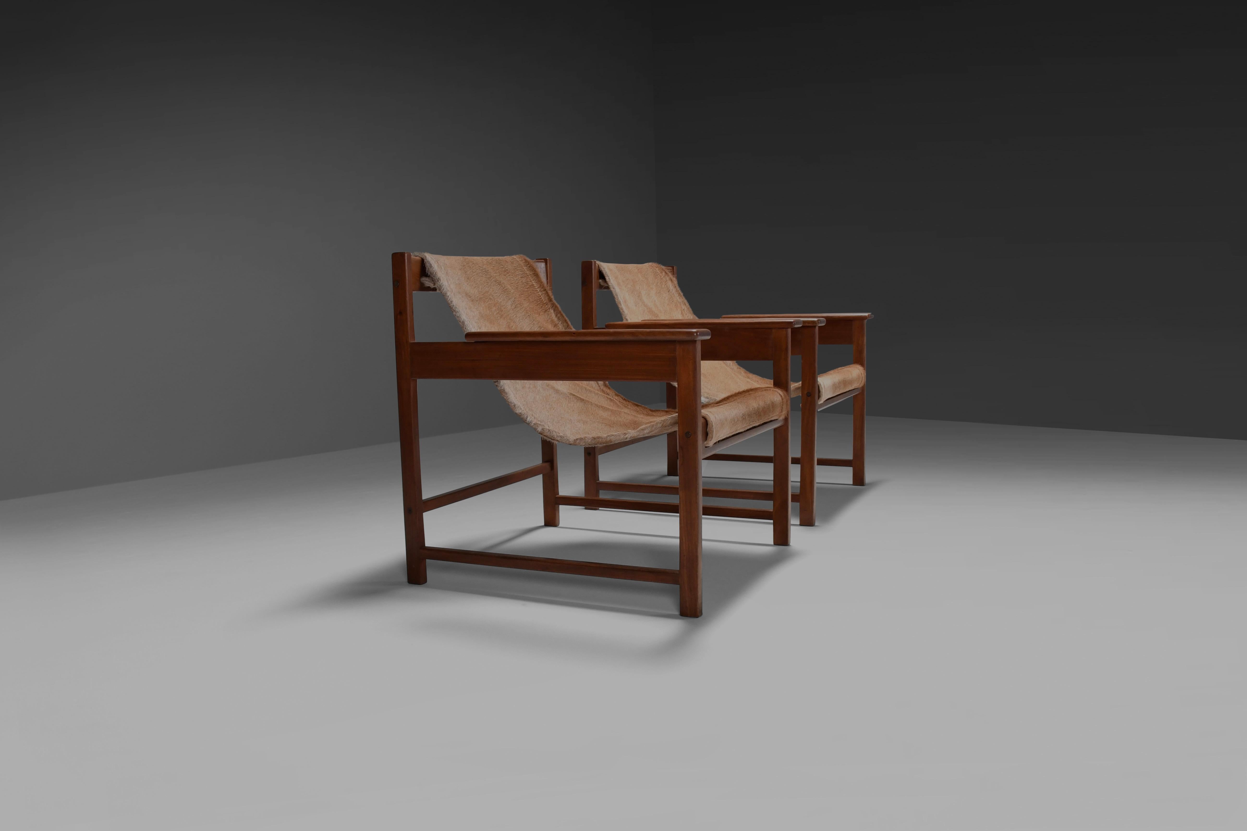 Mid-Century Modern Pair of ‘Lia’ Armchairs by Sérgio Rodrigues, Brazil, 1962, Jacaranda and Cowhide For Sale