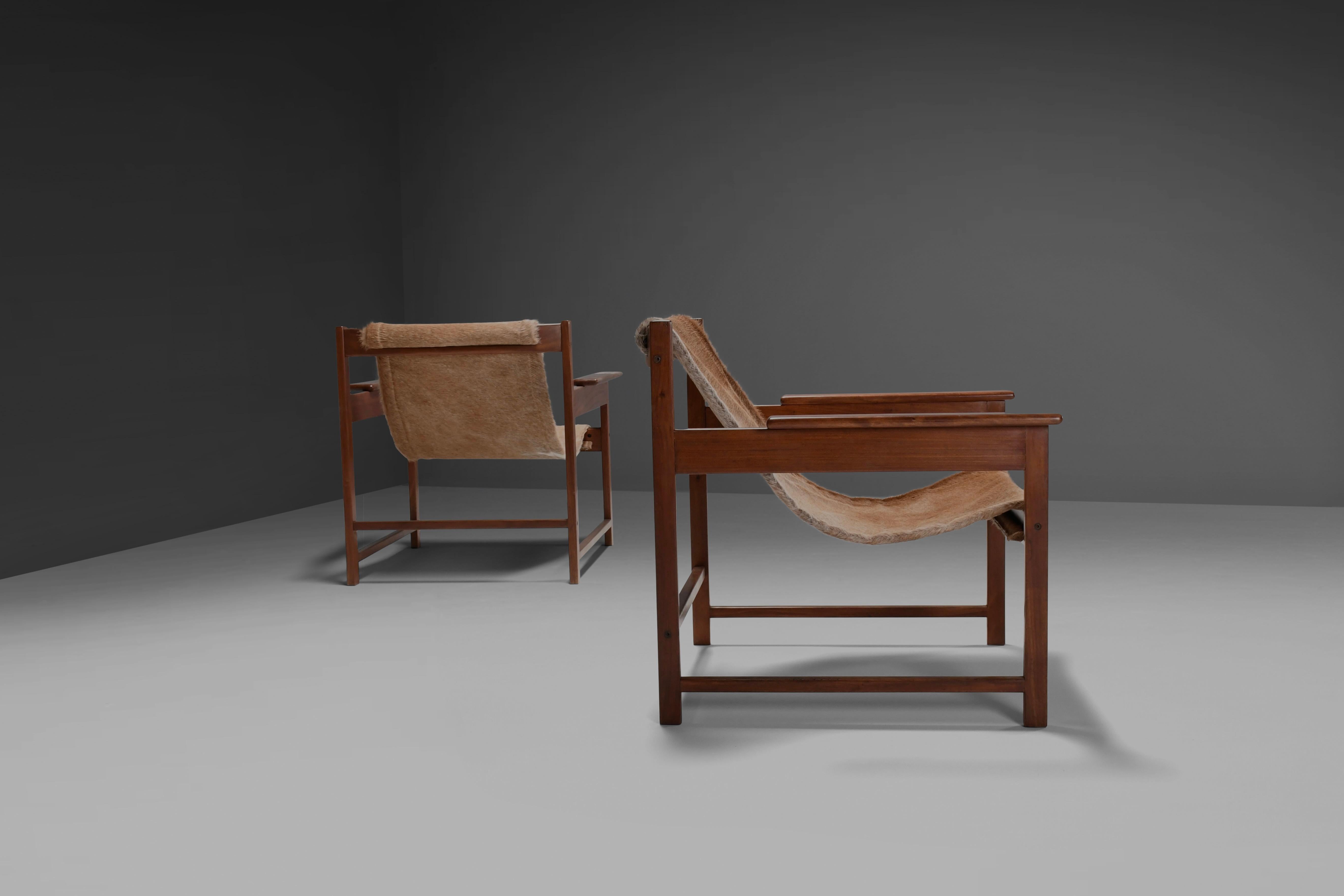 Pair of ‘Lia’ Armchairs by Sérgio Rodrigues, Brazil, 1962, Jacaranda and Cowhide For Sale 2