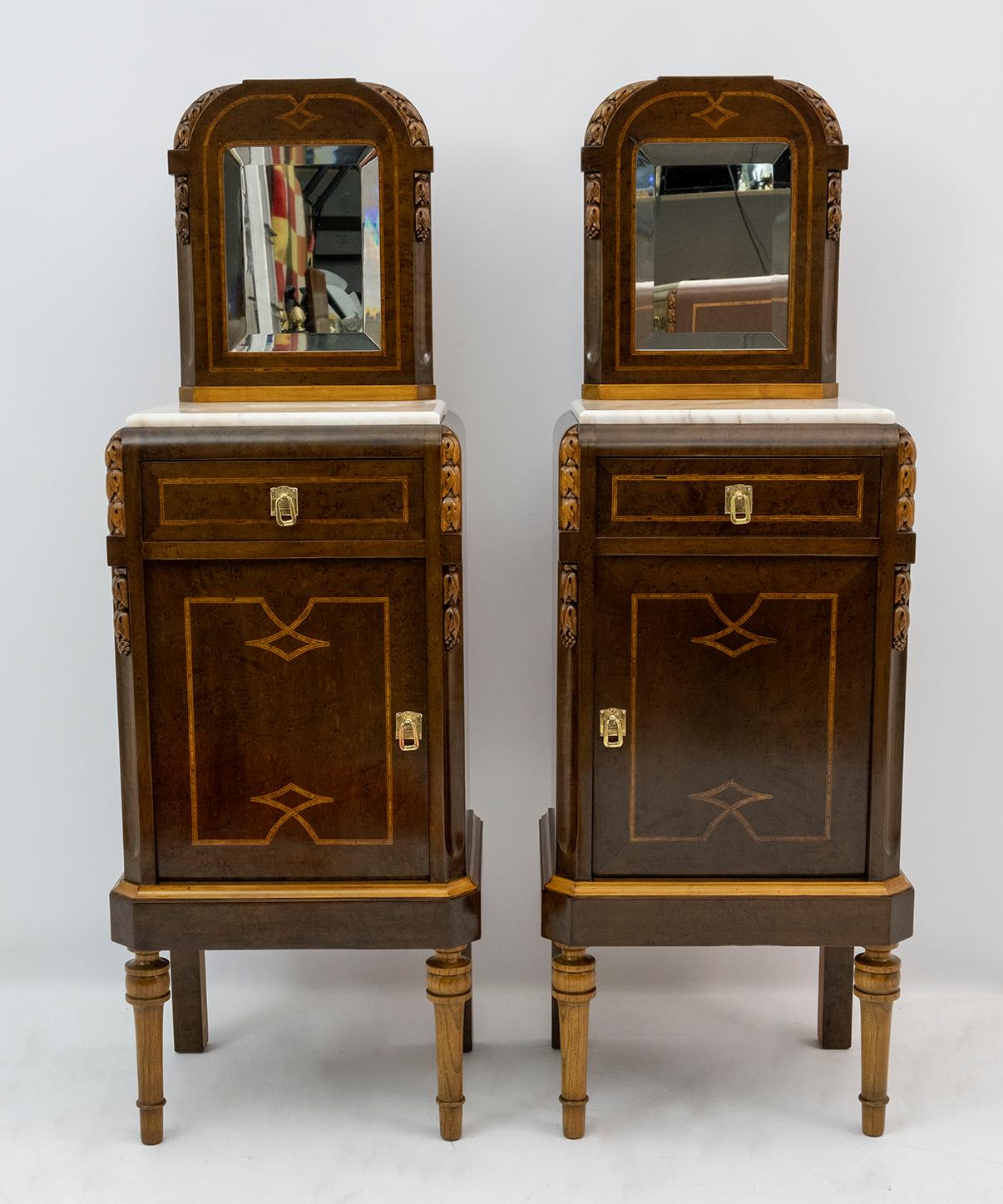 Pair of bedside tables in thuja briar, maple inlays and Portuguese pink marble top, 1920s Italian production. The bedside tables have been restored and polished with shellac.
The dresser is also available.
The bedside tables measure 126 cm high