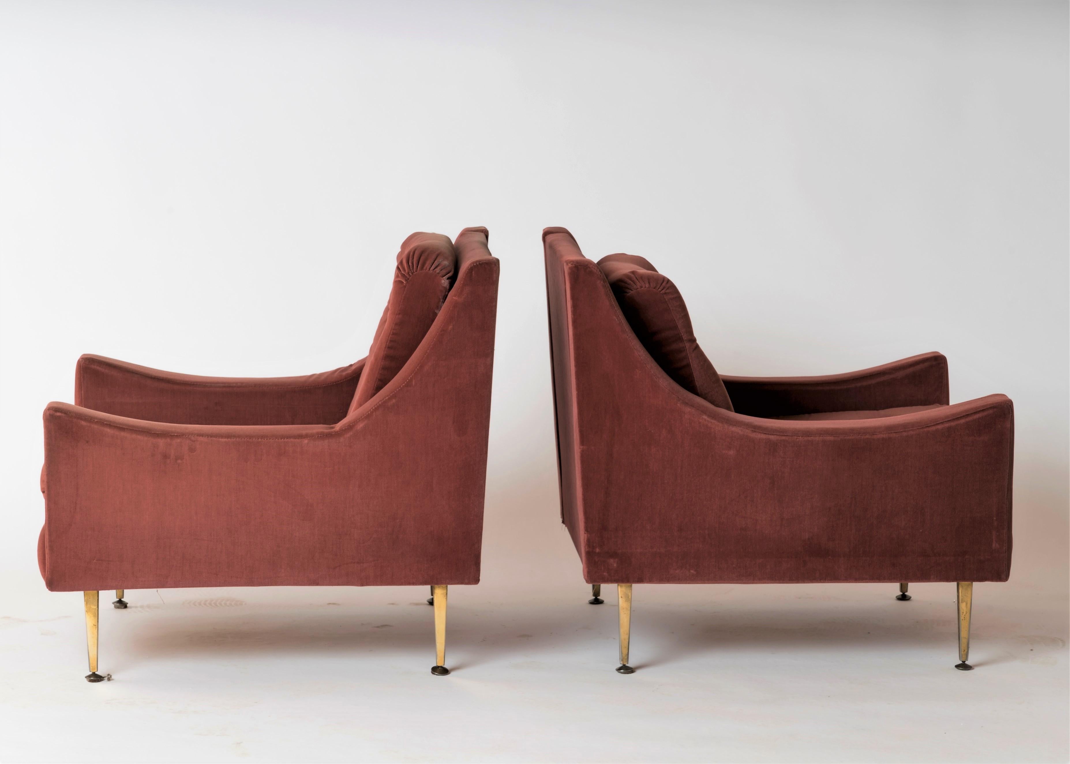 Paar Sessel „Lie de Vin“ aus Samt und Messing mit Füßen von Souplina – Frankreich 1970er Jahre im Zustand „Relativ gut“ im Angebot in New York, NY
