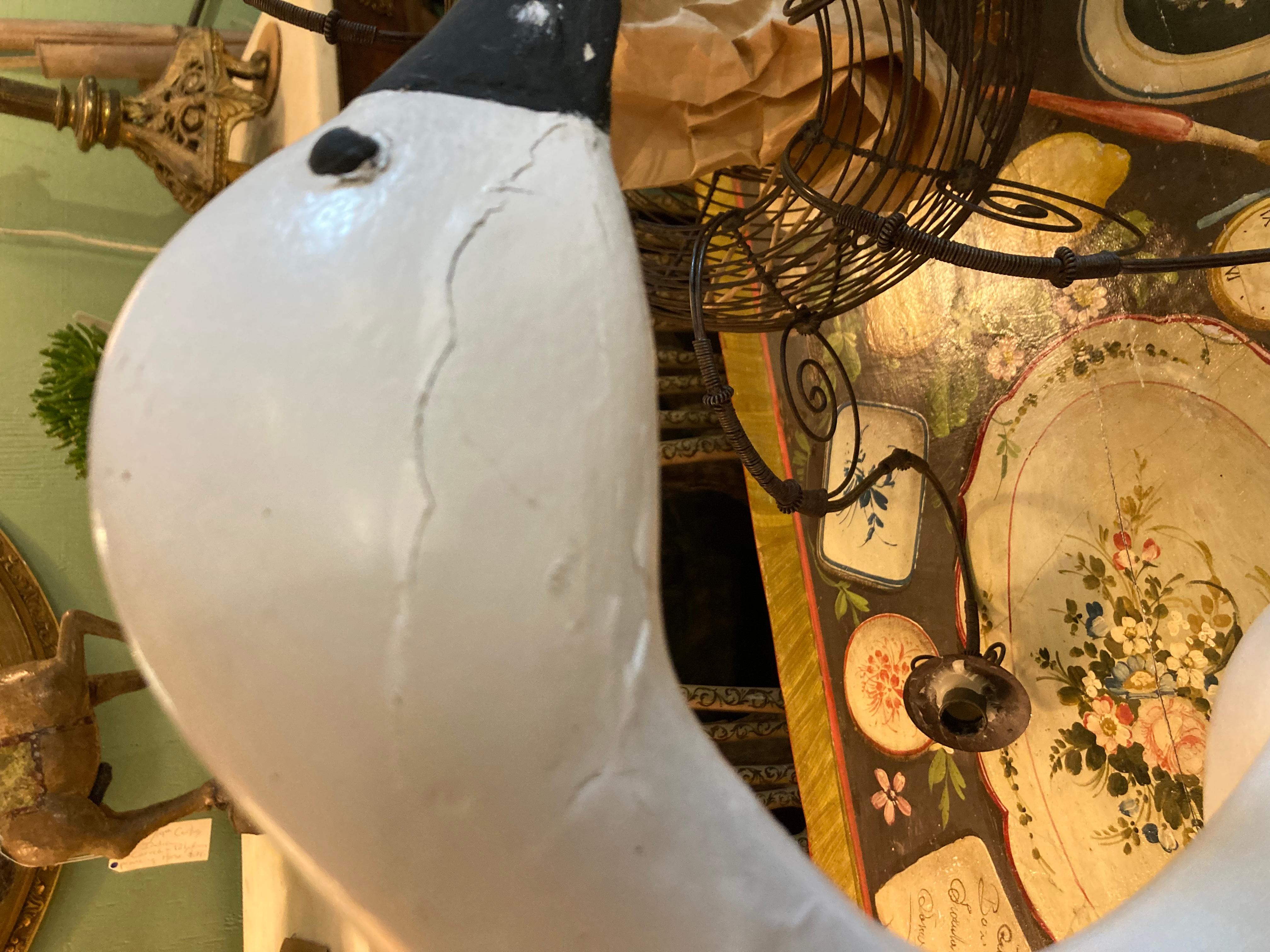 Pareja de Figuras Antiguas de Cisne Talladas y Pintadas a Tamaño Natural en venta 1