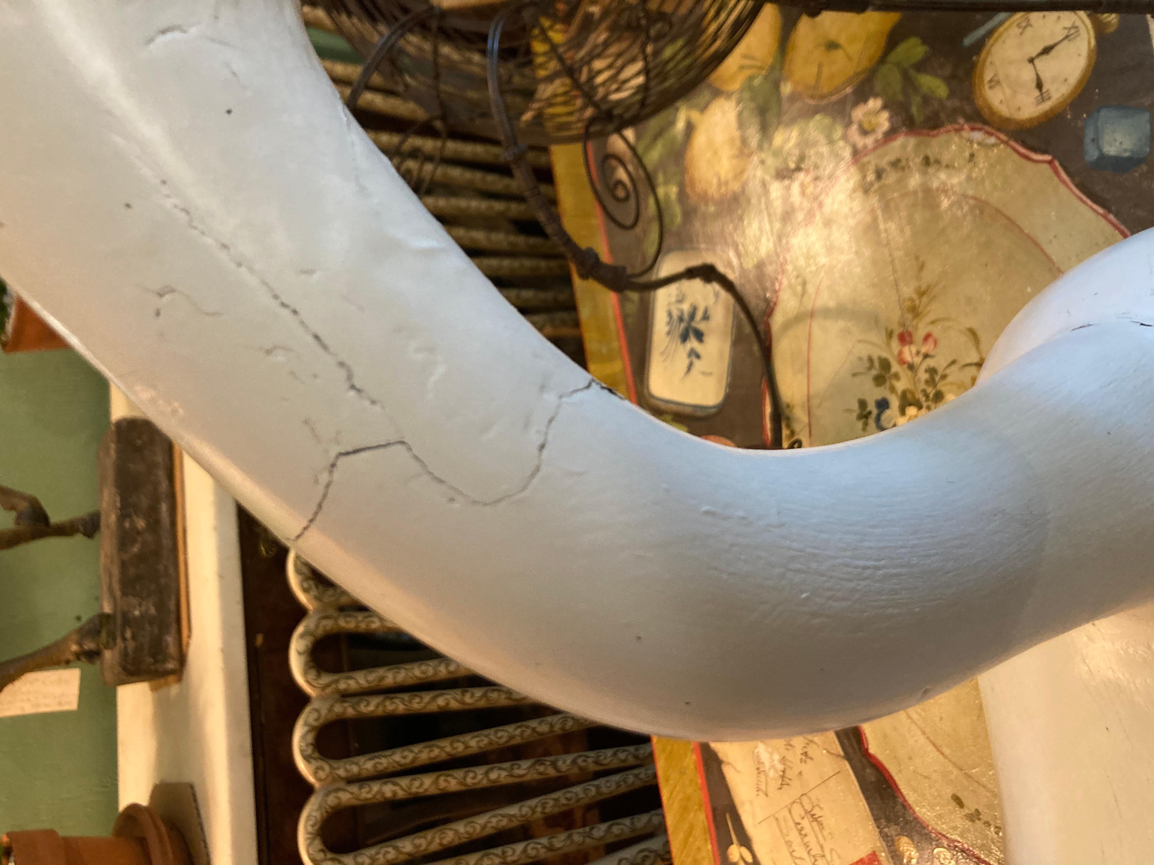 Pareja de Figuras Antiguas de Cisne Talladas y Pintadas a Tamaño Natural en venta 2