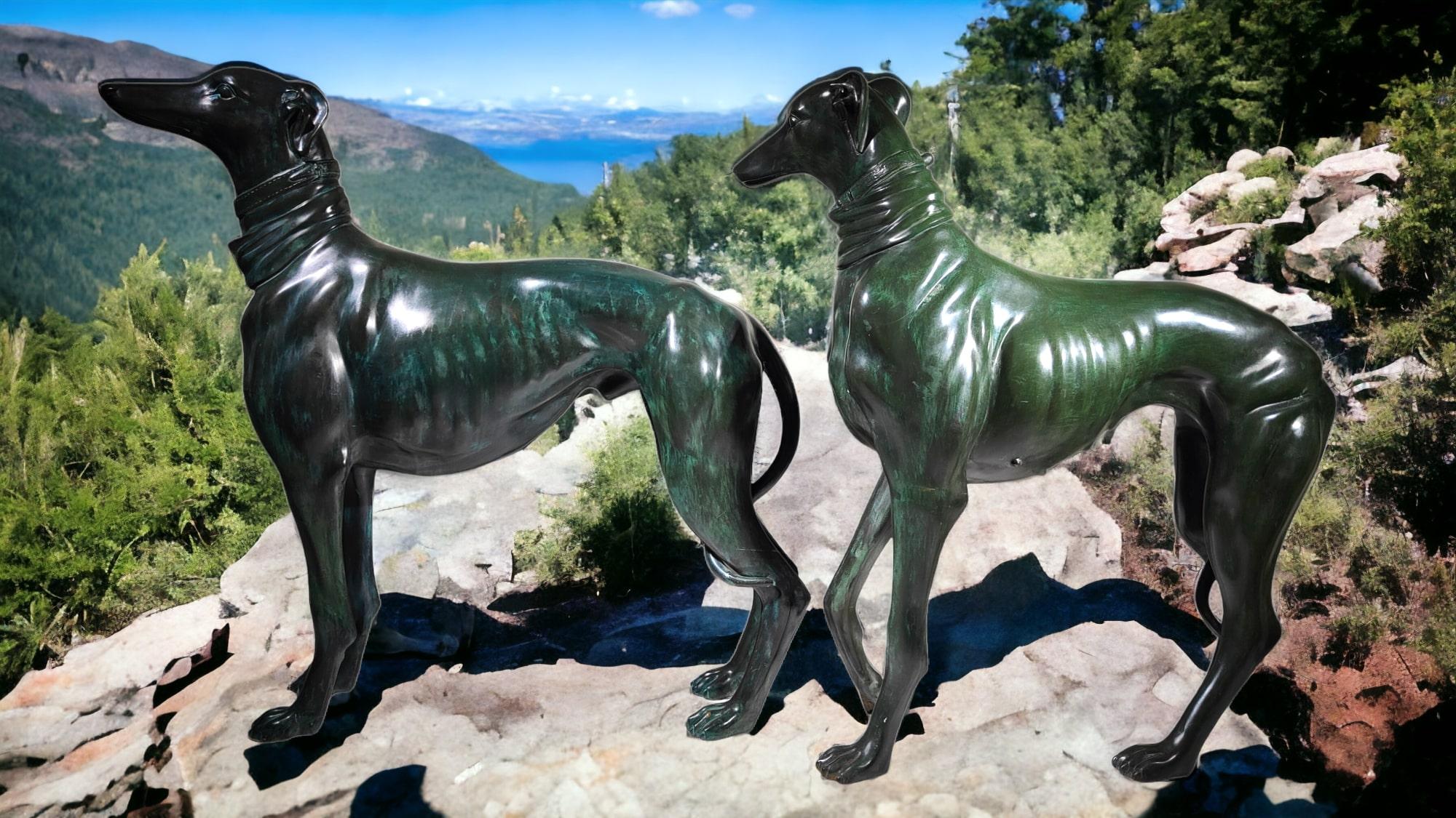 Paire de chiens lévriers en bronze grandeur nature en vente 1