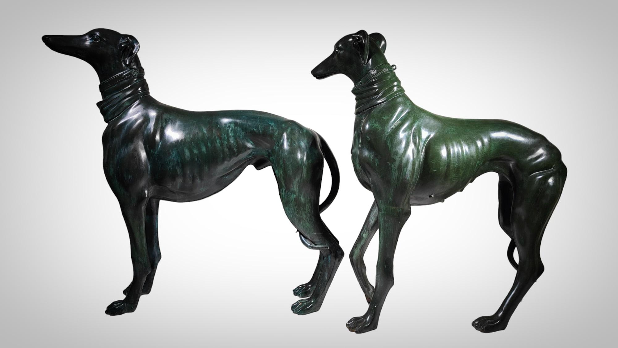 Paire de chiens lévriers en bronze grandeur nature en vente 2