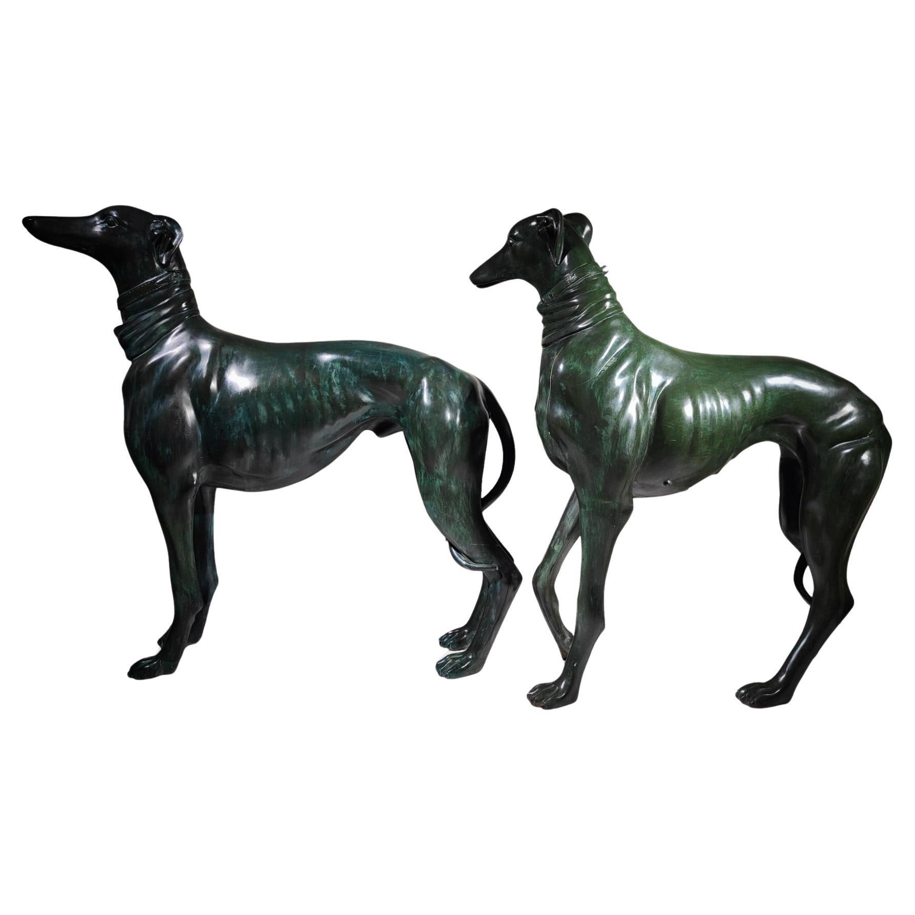 Paire de chiens lévriers en bronze grandeur nature