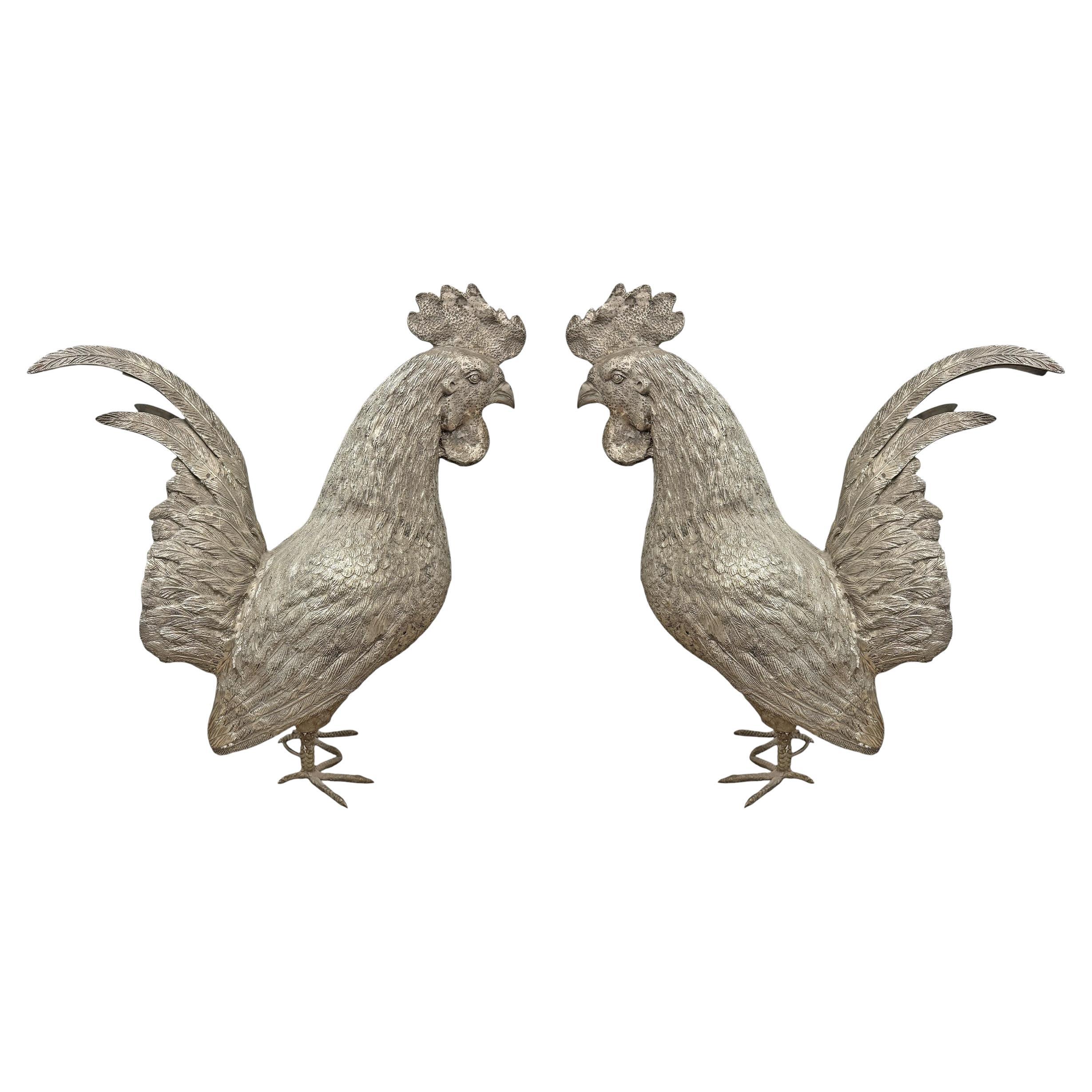 Pareja de gallos de latón fundido a tamaño natural