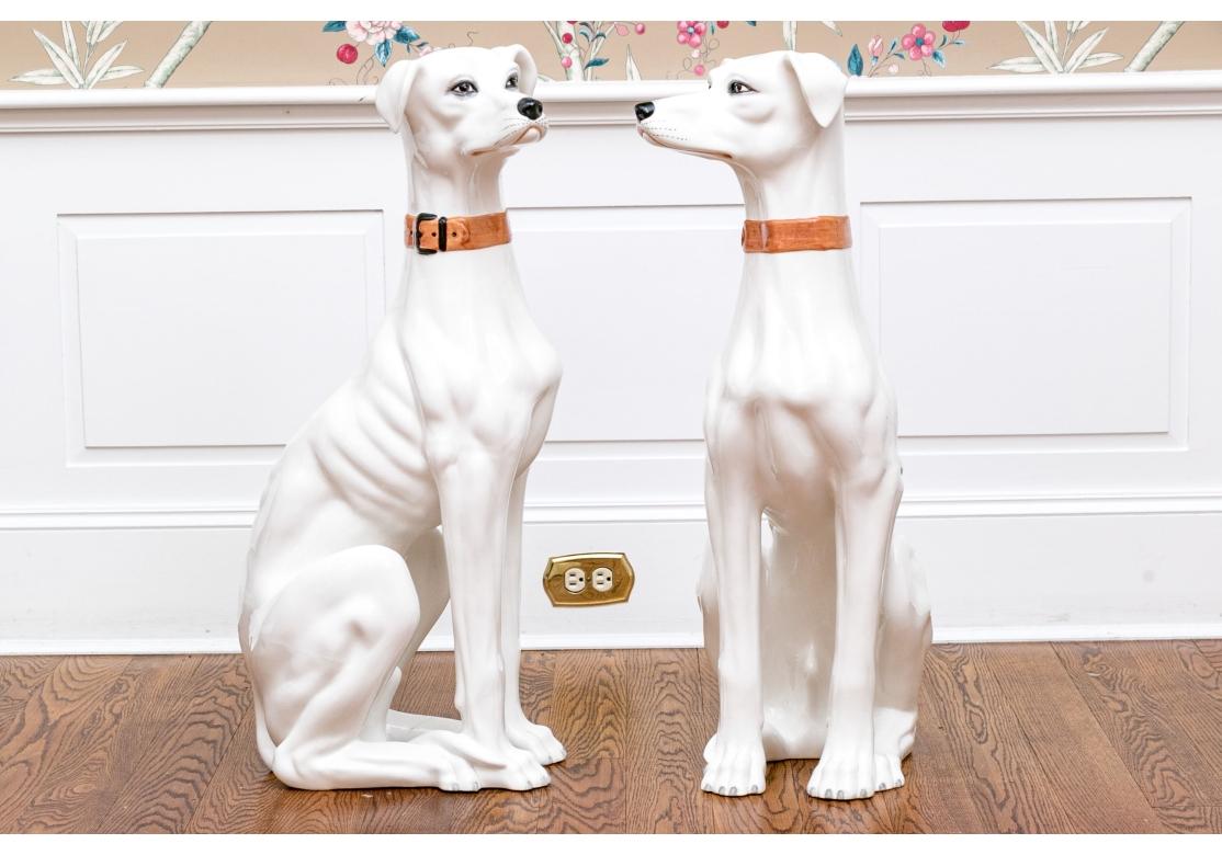 Paar lebensgroße italienische Keramik  Windhund  Skulpturen im Angebot 3