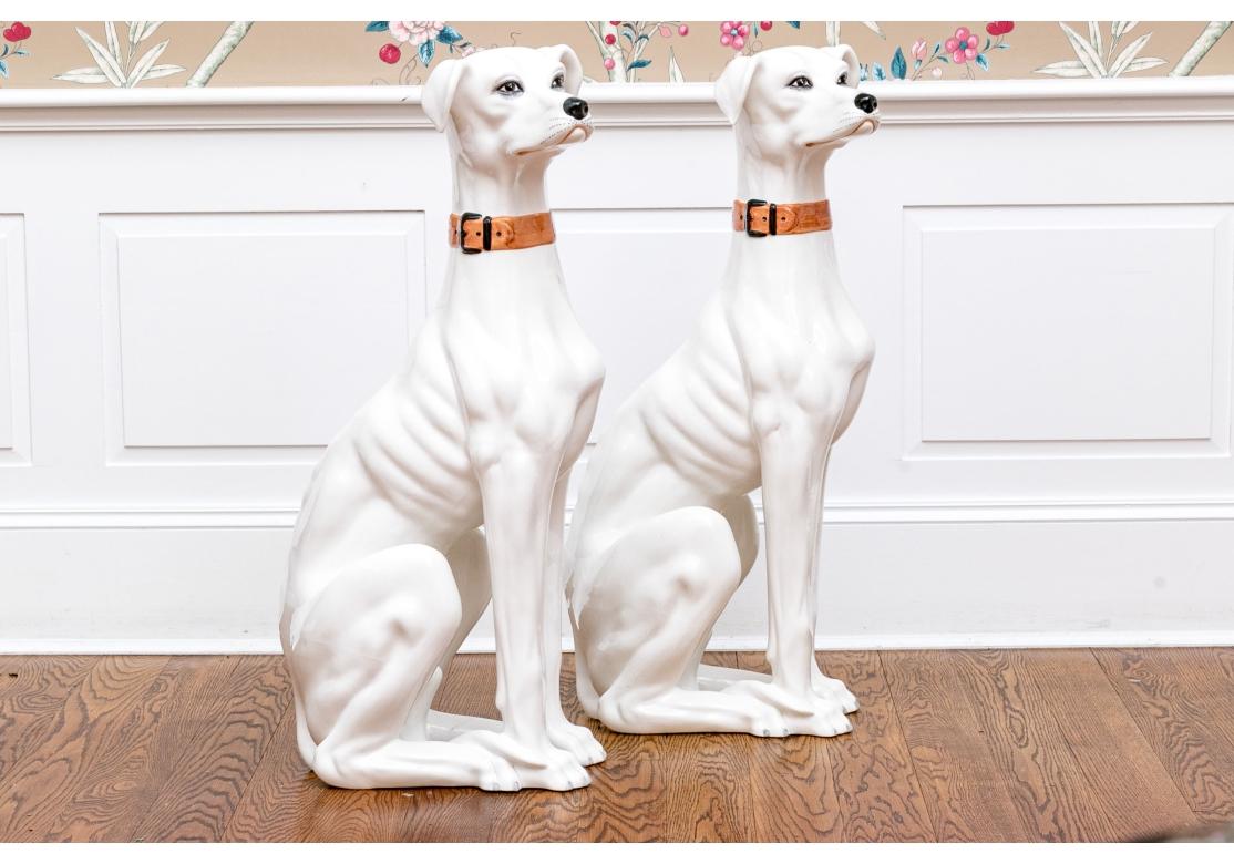 Paar lebensgroße italienische Keramik  Windhund  Skulpturen (Hollywood Regency) im Angebot