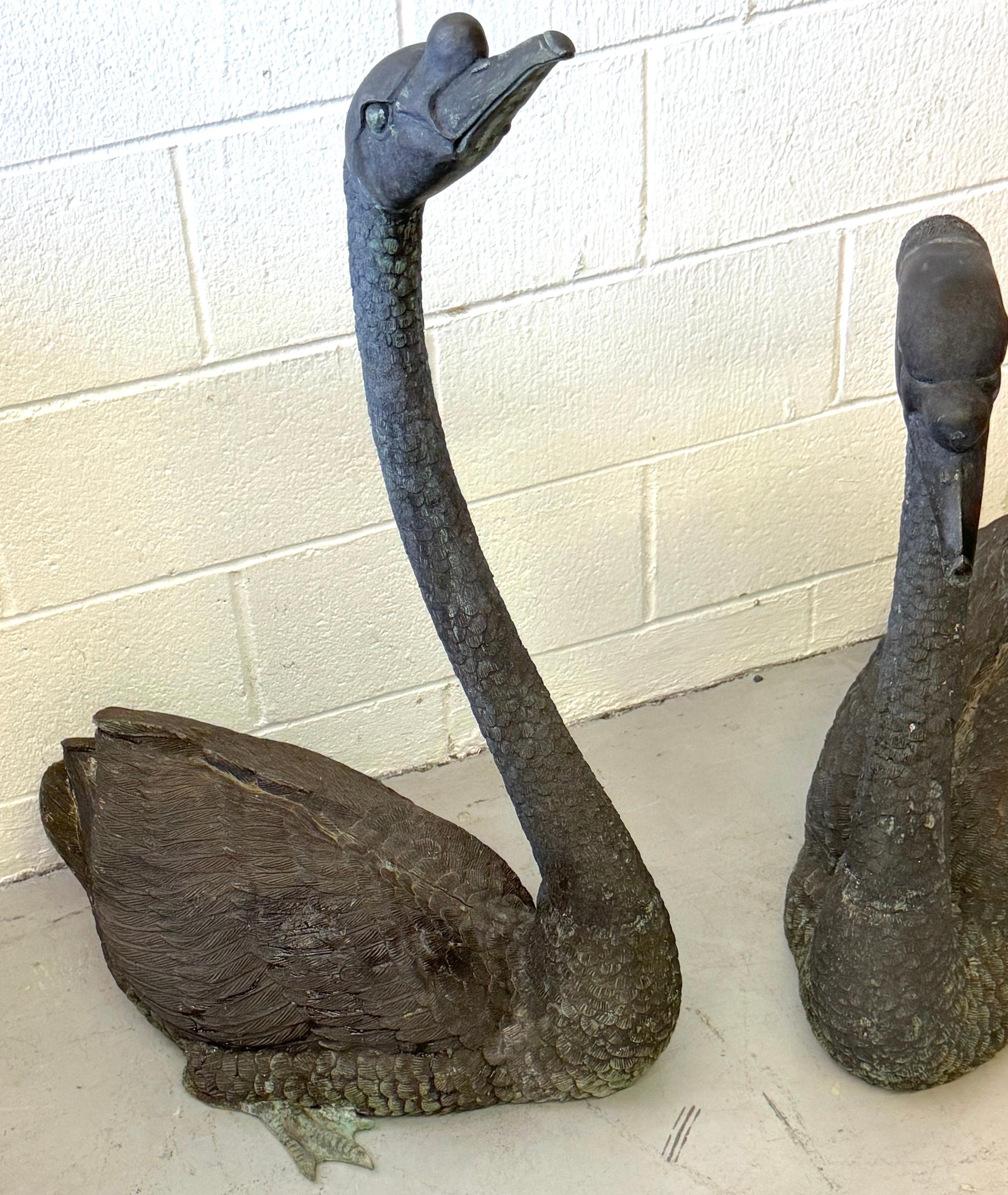 Neoclassical Pair of Life-Size Patinated Bronze Garden Swans, France, 20th Century (Pre-WWII) For Sale