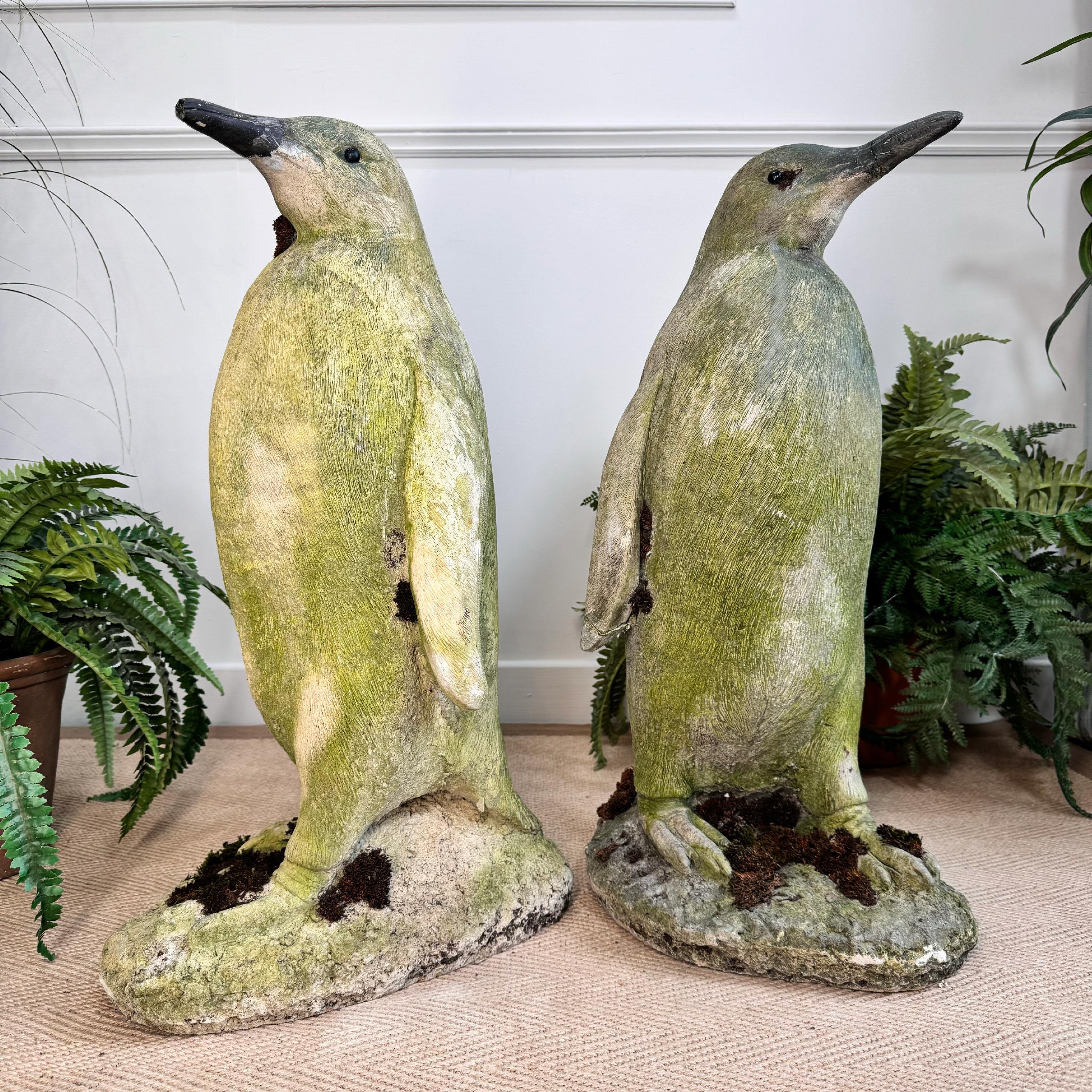 Pareja de Estatuas de Jardín Pingüino Tamaño Natural finales del siglo XX en venta