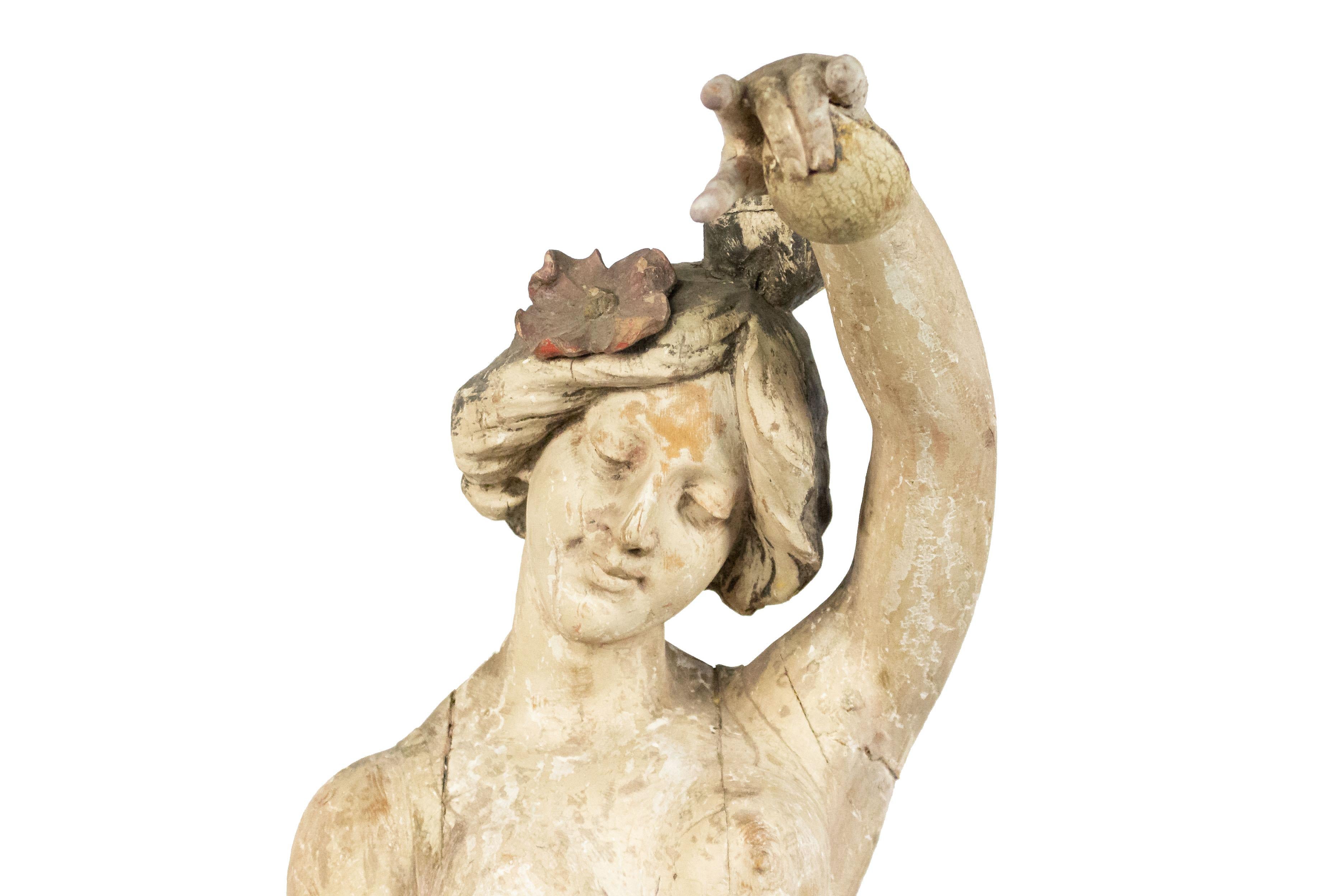 Coppia di figure danzanti in legno in stile Art Nouveau in vendita 4