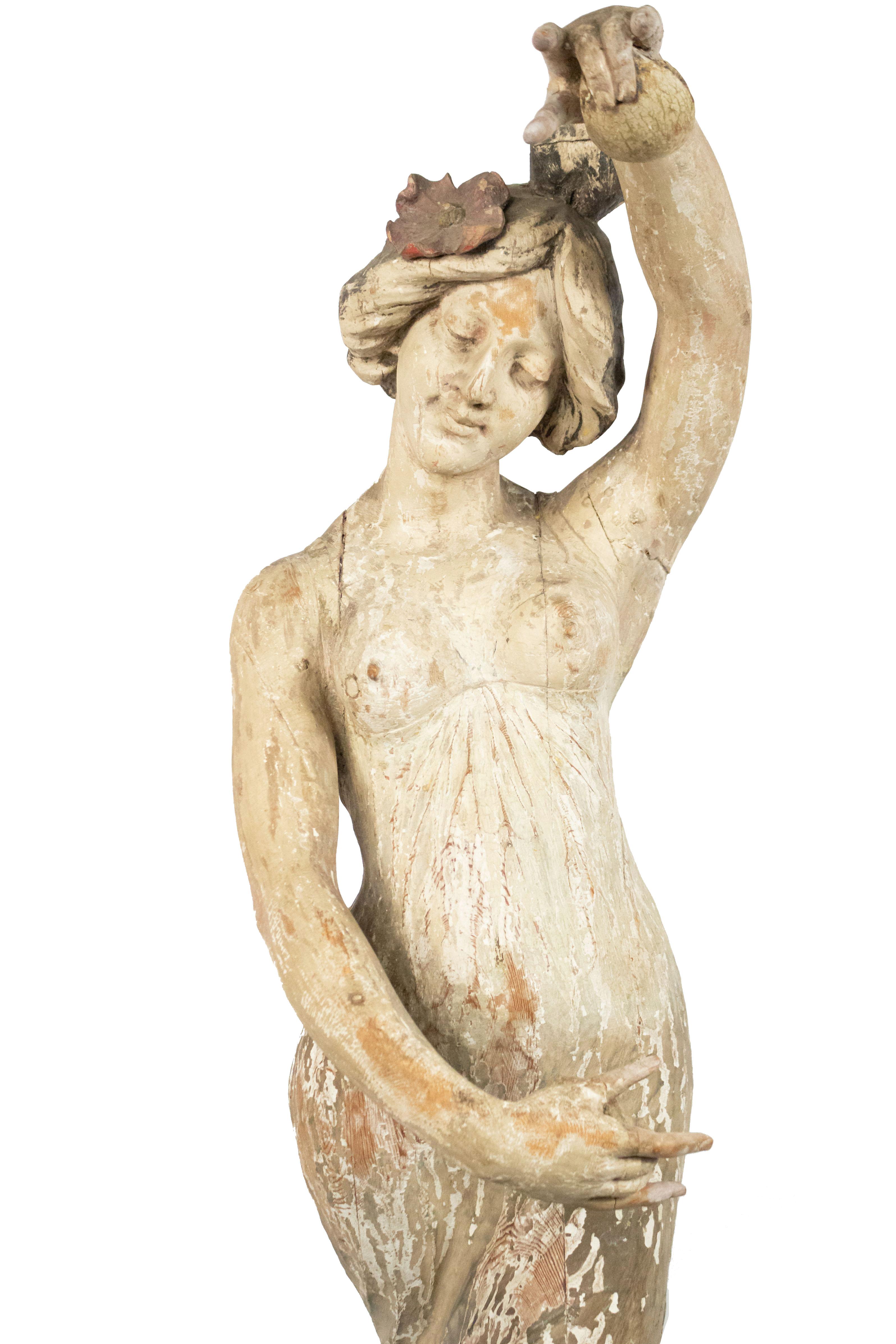 Coppia di figure danzanti in legno in stile Art Nouveau in vendita 2