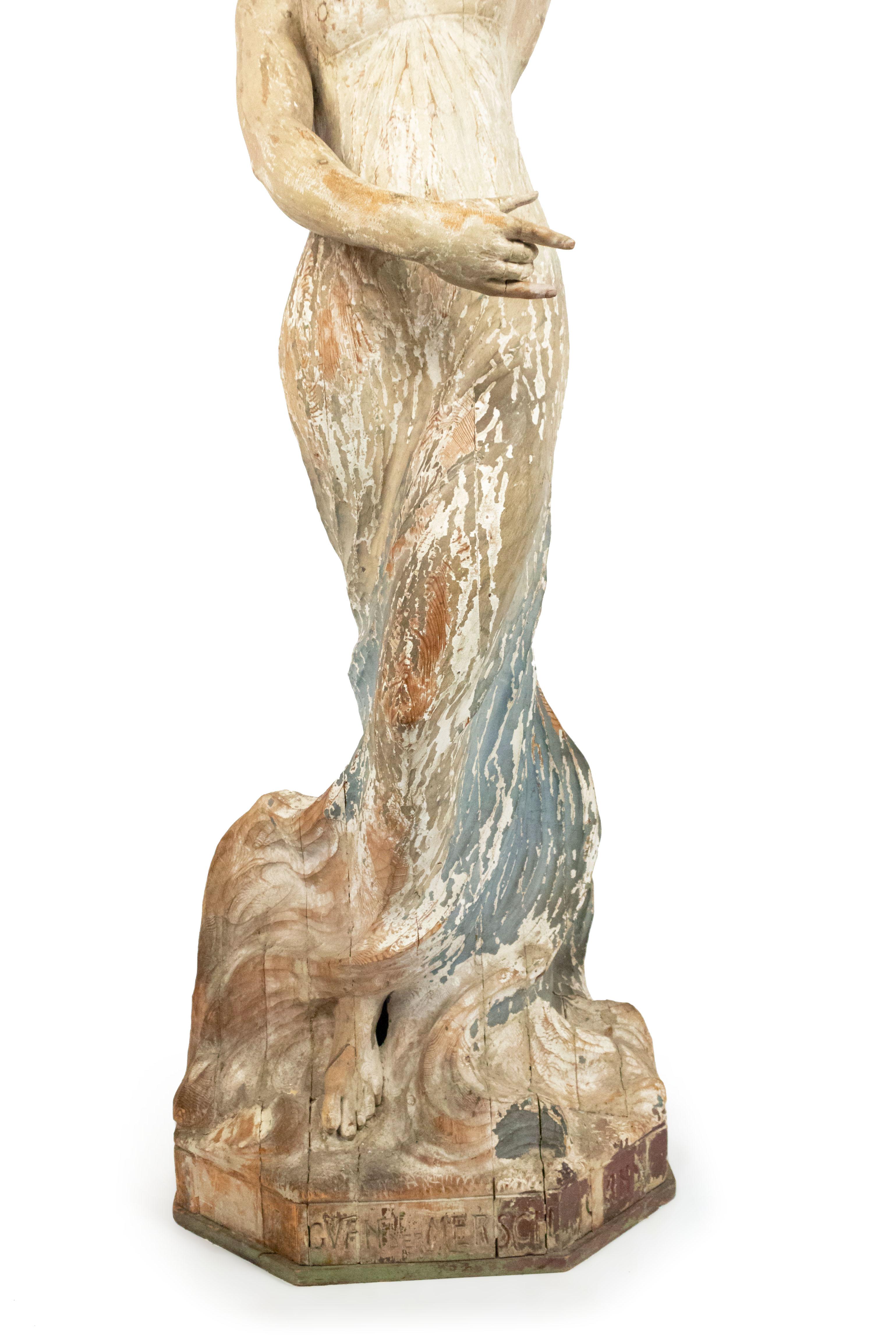 Coppia di figure danzanti in legno in stile Art Nouveau in vendita 3