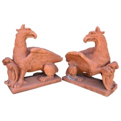 Paire de statues de gregoyles grandeur nature en terre cuite, de jardin