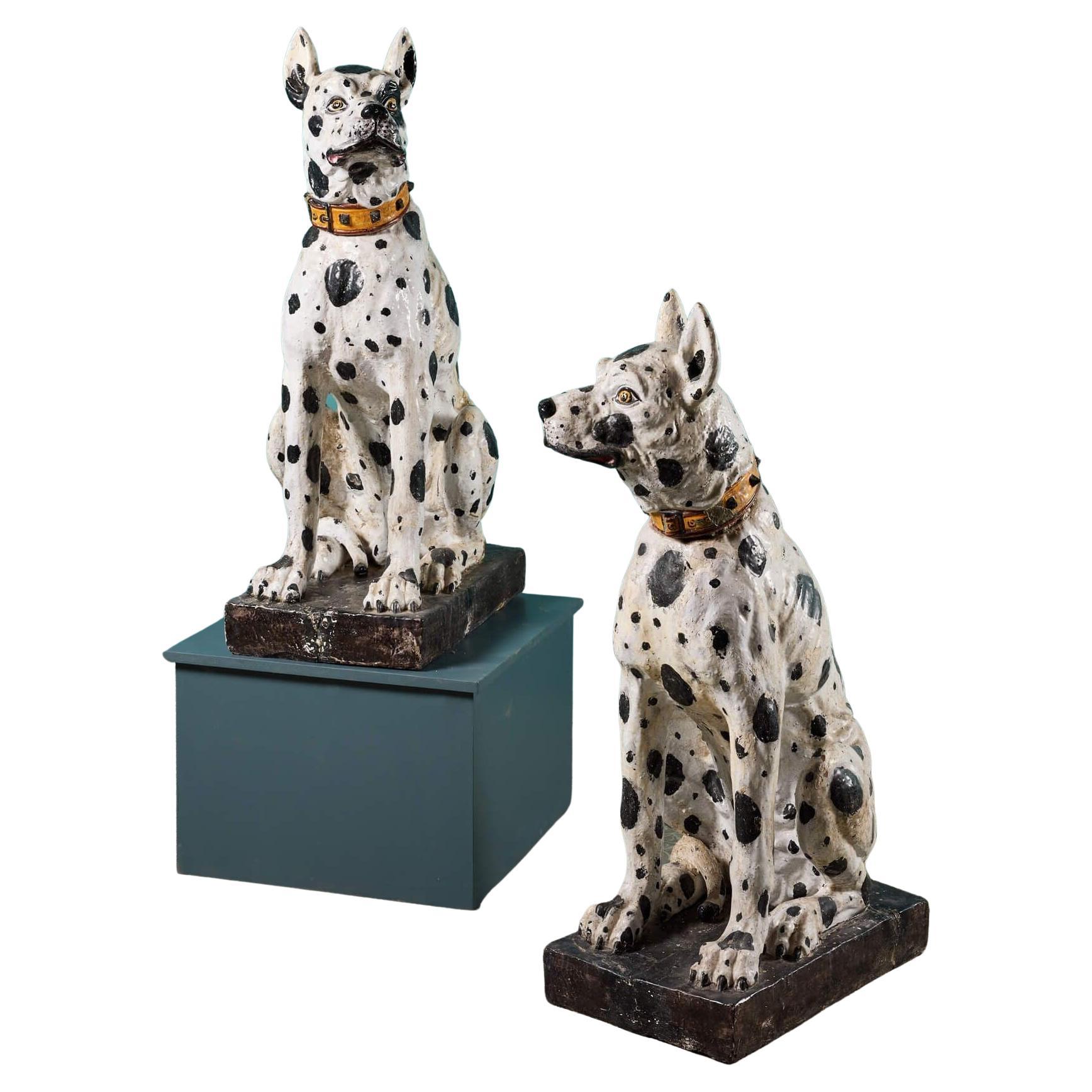 Paire de statues italiennes grandeur nature de dogues de Bordeaux noir et blanc en vente