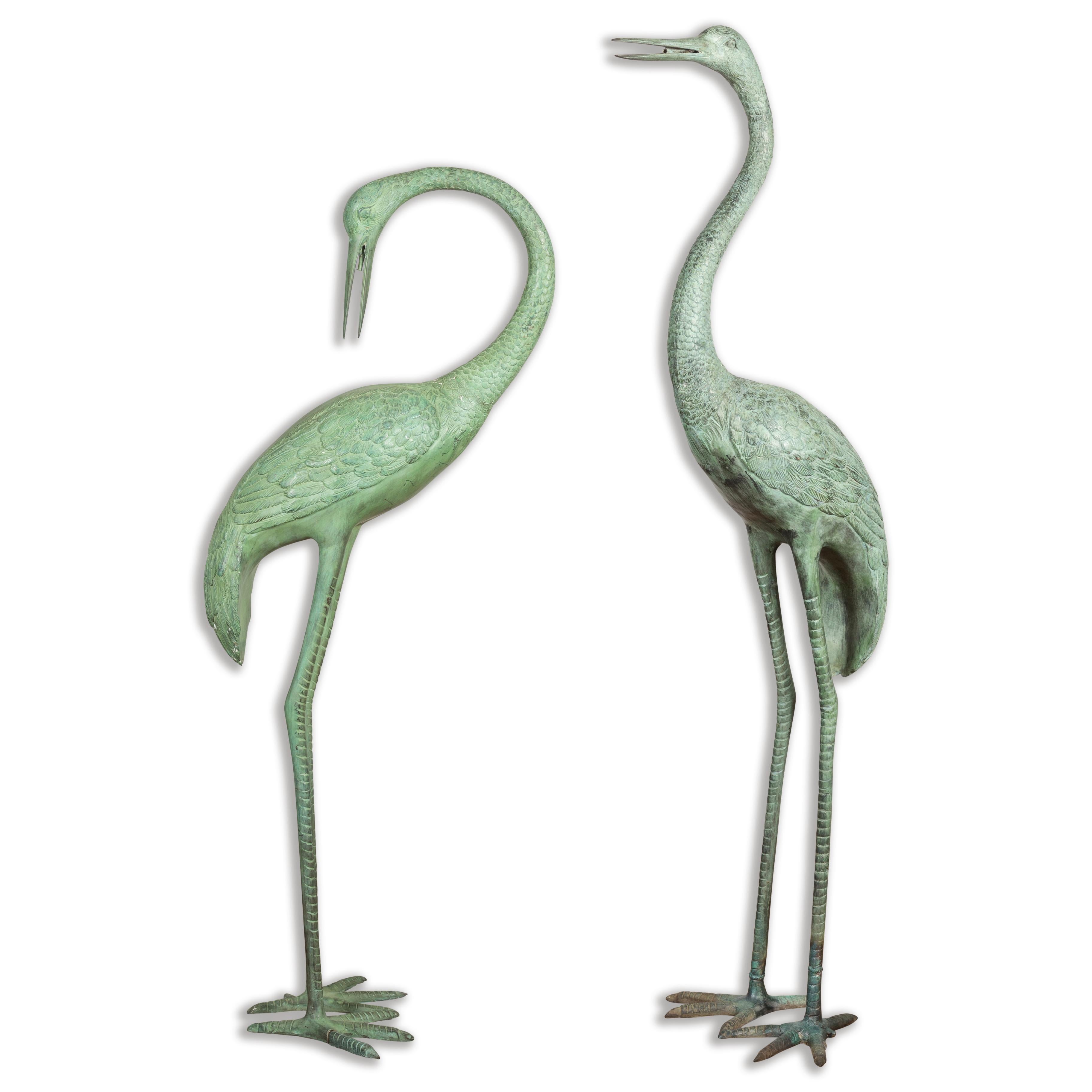 Paar lebensgroße Kranich-Skulpturen aus Wachsgussbronze mit Verdigris-Patina im Angebot 12