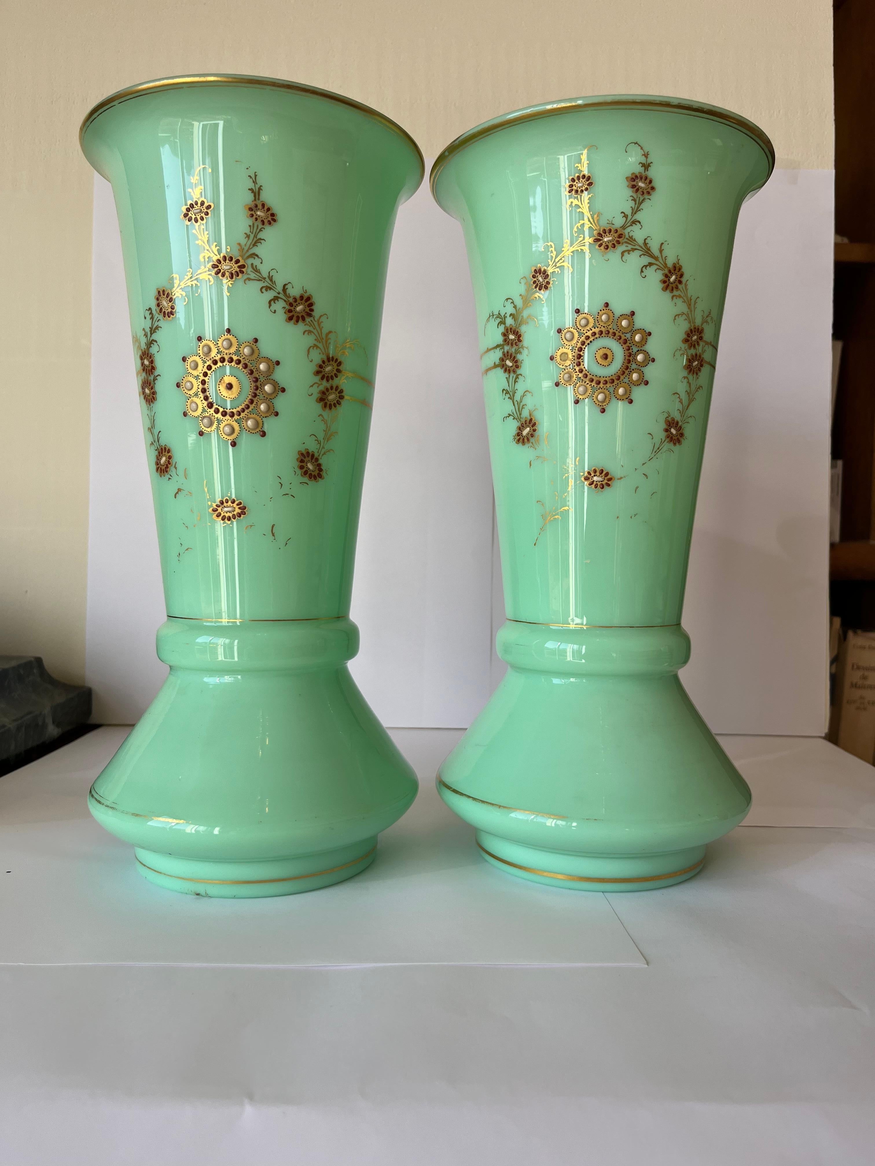 Water green pair of opaline Louis Phillipe vases.
The color is so interesting and the size as well, elegant shape and refined decorative objects.
Could be adjusted and matching the color of the curtains or of the seats ina living room.