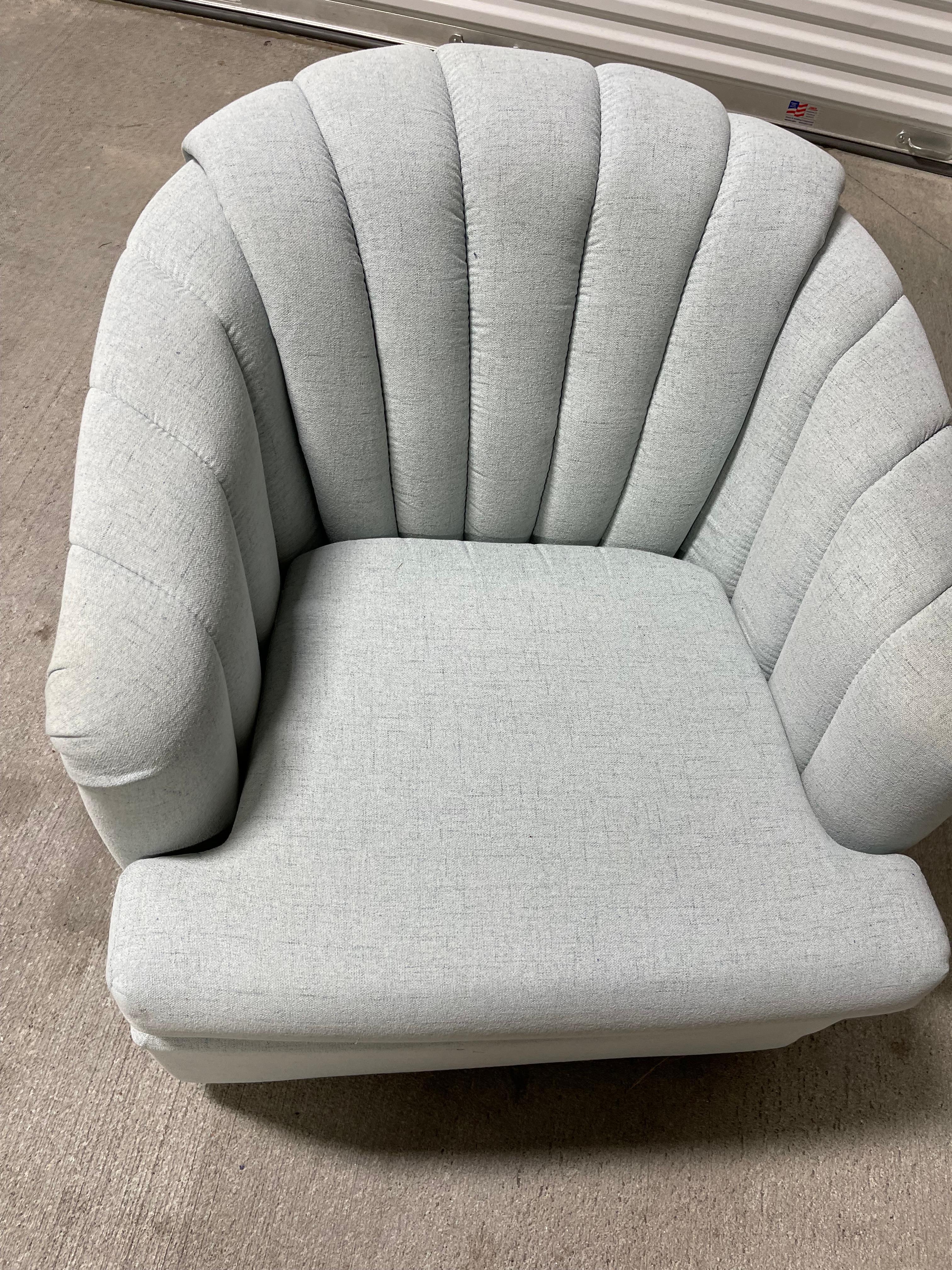 XXIe siècle et contemporain Paire de fauteuils club pivotants à dossier en éventail et abat-jour bleu clair, 21e siècle en vente