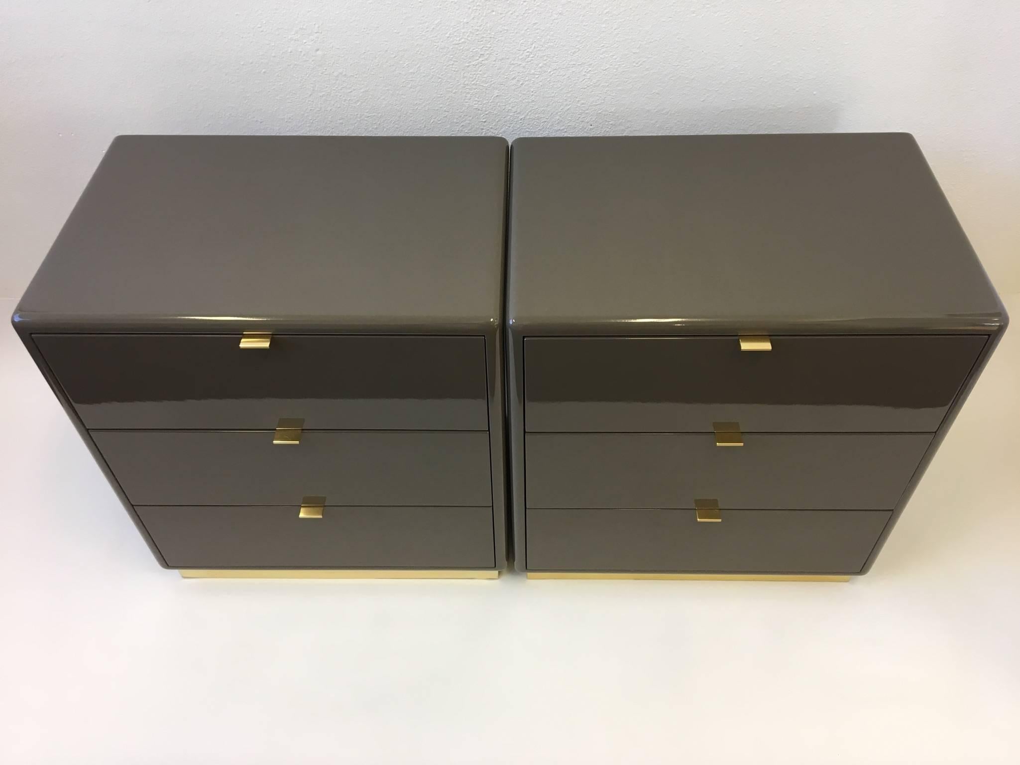 Polished Pair of Light Brown Lacquer and Brass Nightstands by Steve Chase
