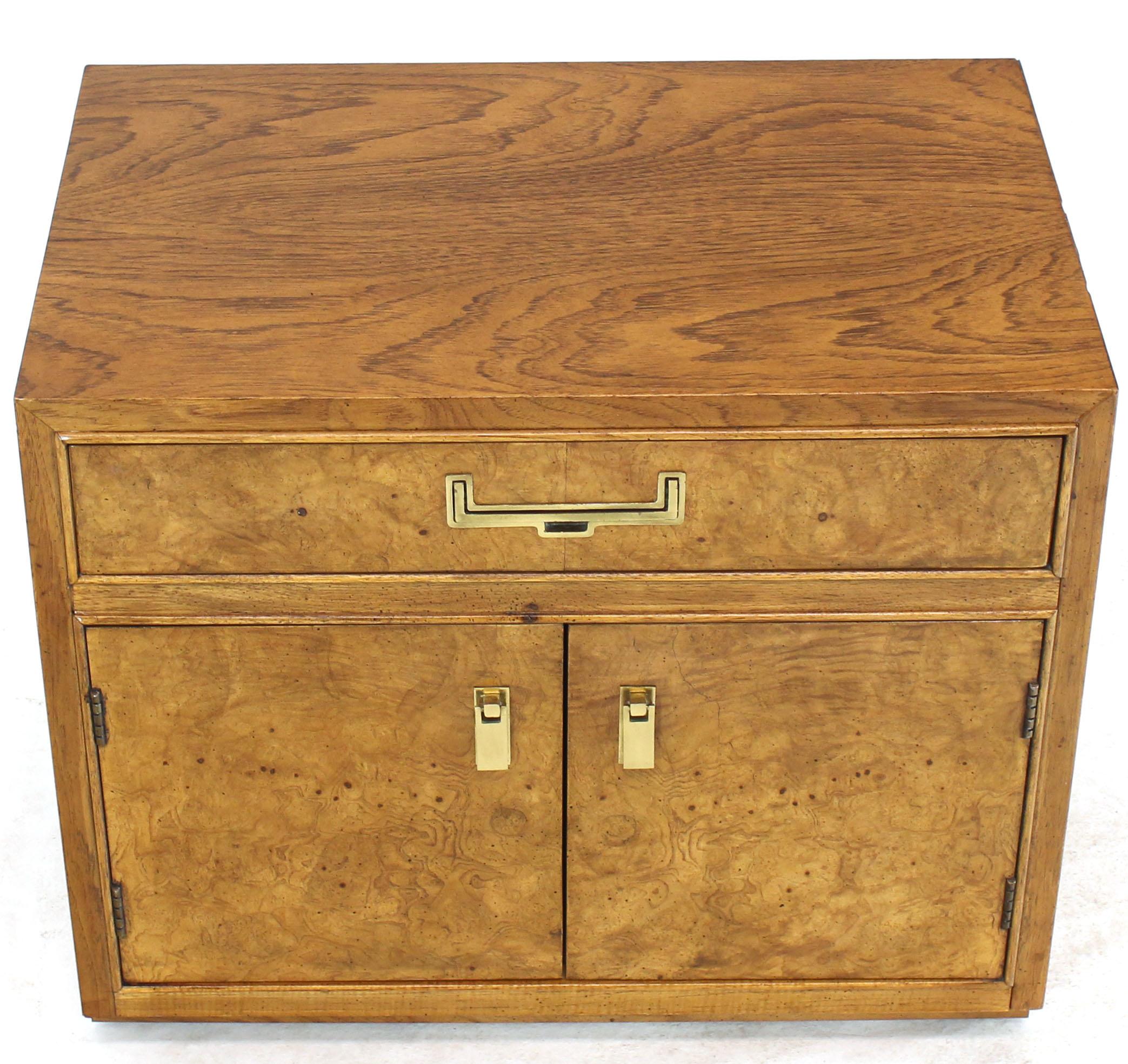 Lacquered Pair of Light Burl Wood Campaign Nightstands Bed Tables Brass Hardware