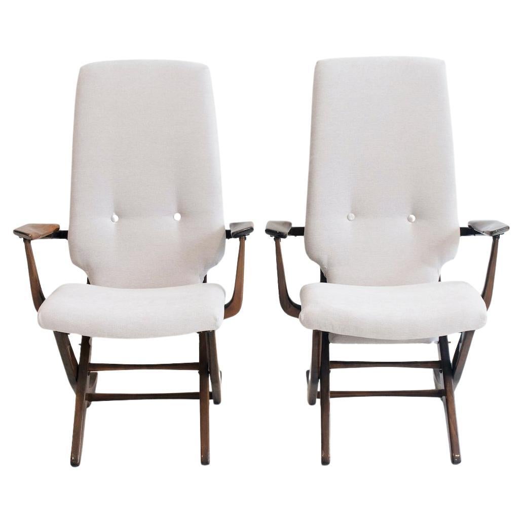 Pair of Light Fabric Upholstered Recliner Chairs of Varnished Wood im Angebot