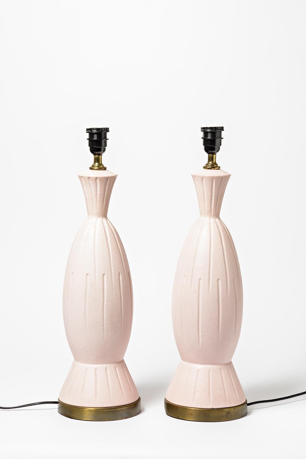 French pair of ceramic table lamps

Realised circa 1970

20th mid century design 

Large pair of table lamps with light pink ceramic glaze colors

Electrical system is new

Original good condition - very slight oxidation on the metal foot