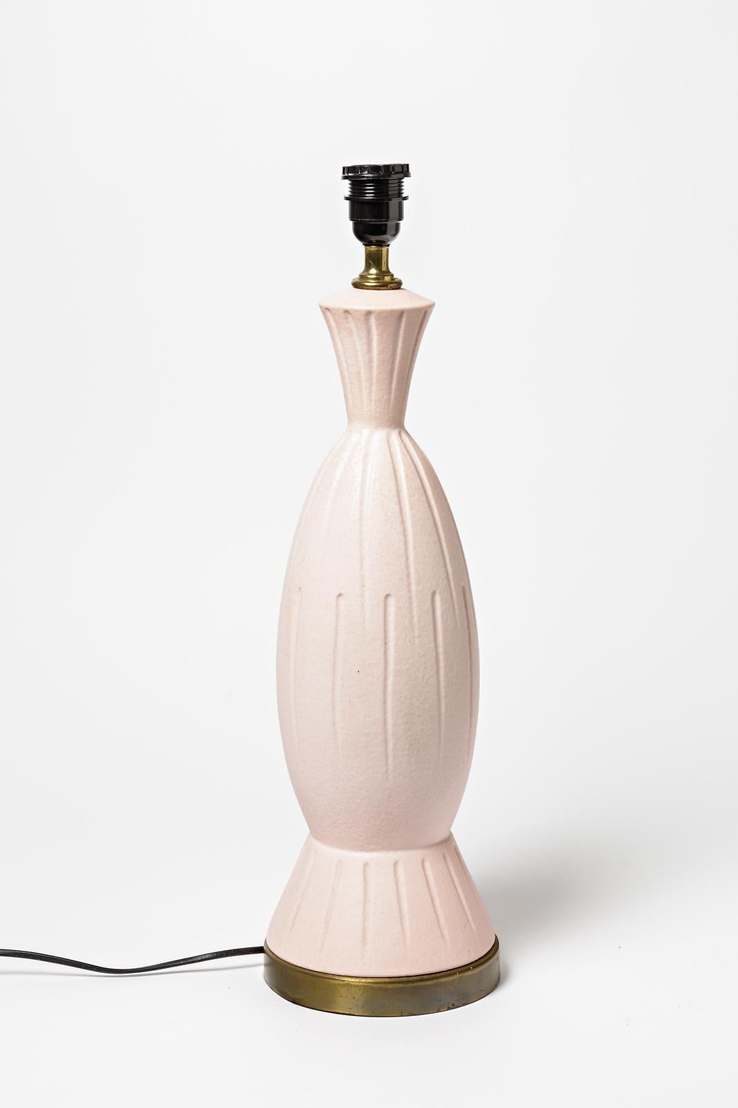 Paar hellrosa Keramik-Tischlampen, 20. Jahrhundert, Design (Moderne der Mitte des Jahrhunderts) im Angebot