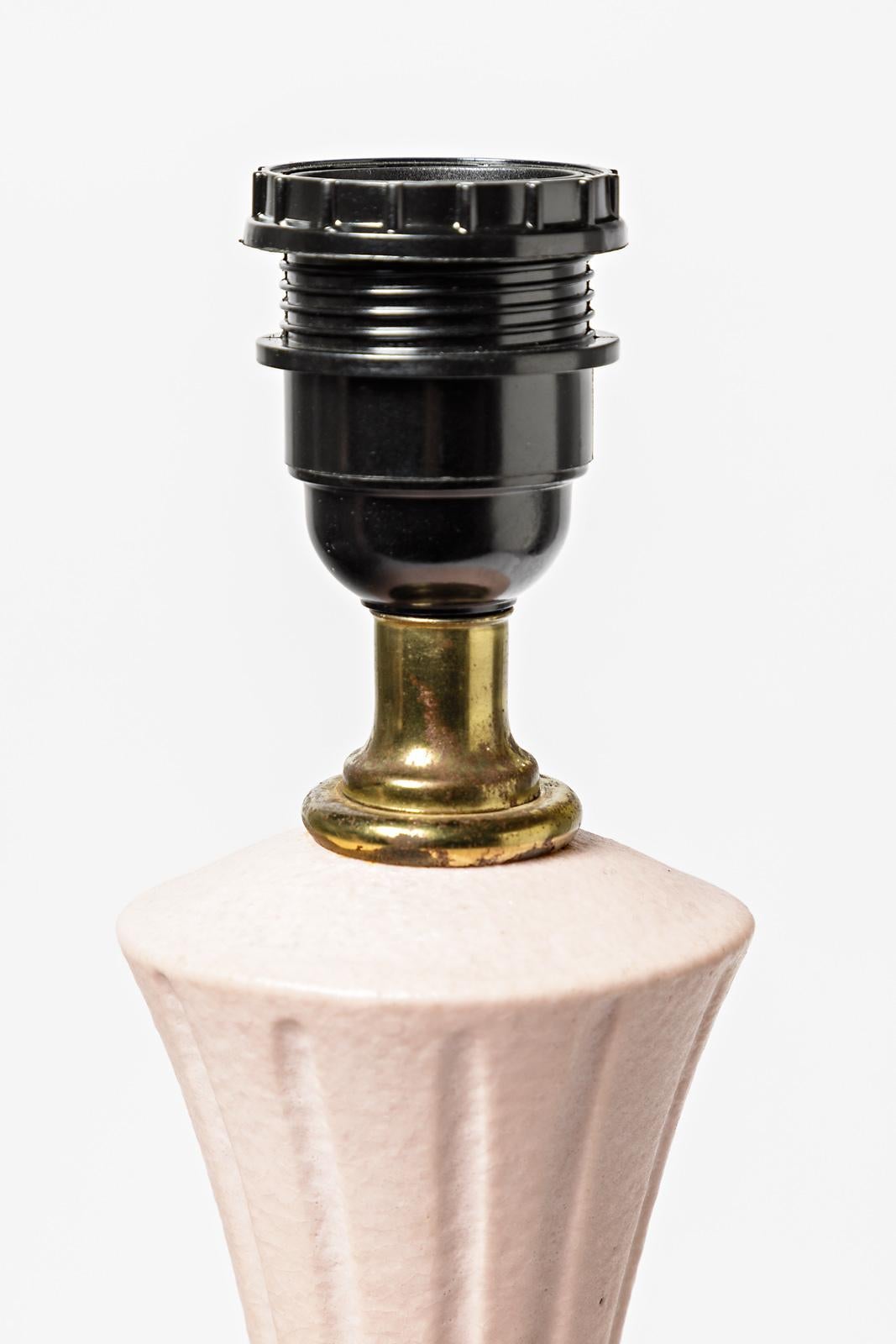 Céramique Paire de lampes de table en céramique rose clair, design du milieu du siècle 20e siècle en vente