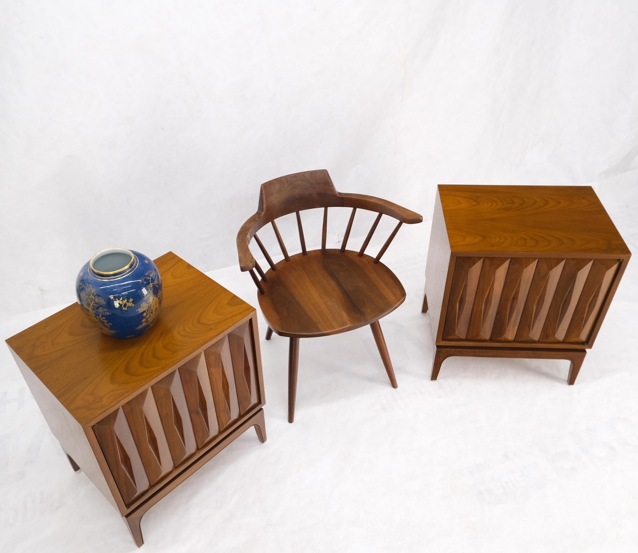 Pair of Light Walnut Carved Dimond Front Doors Bracket Leg Night Stands Mint 5