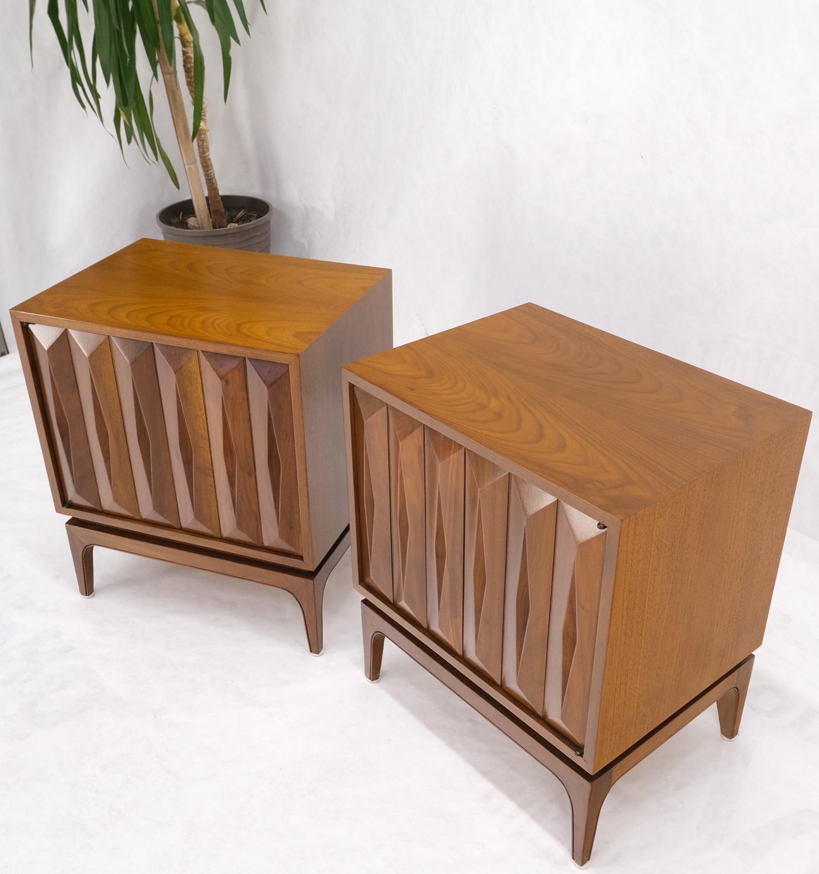 Pair of Light Walnut Carved Dimond Front Doors Bracket Leg Night Stands Mint 8