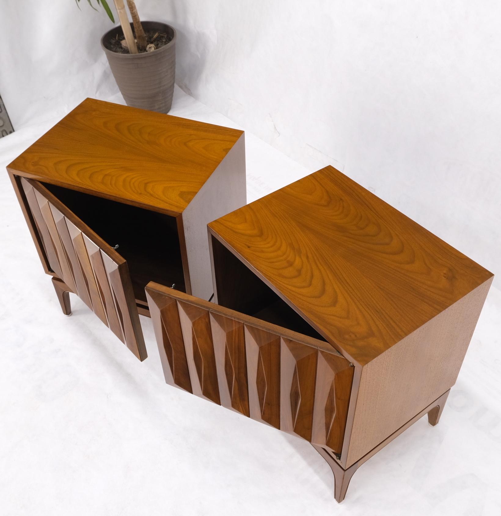 American Pair of Light Walnut Carved Dimond Front Doors Bracket Leg Night Stands Mint