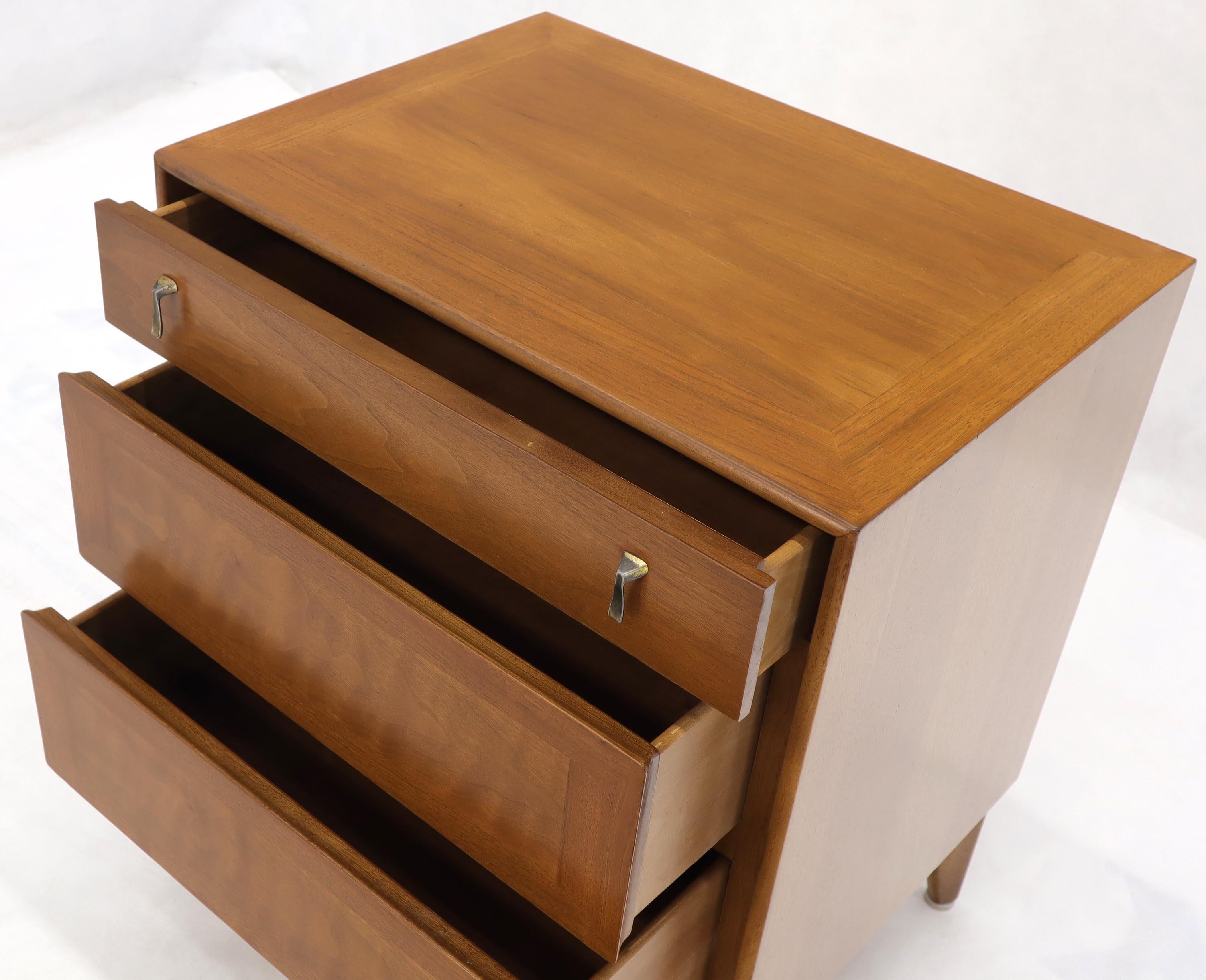 Pair of Light Walnut Mid-Century Modern Three-Drawer End Side Bed Tables In Excellent Condition In Rockaway, NJ