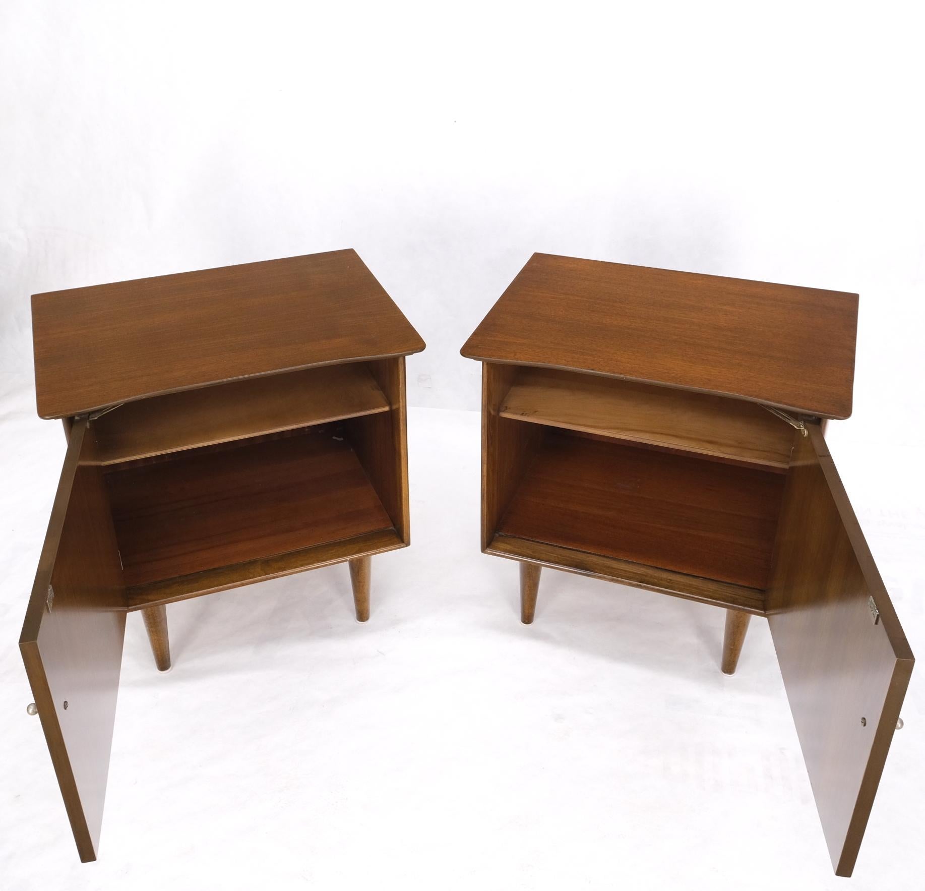 Mid-Century Modern Pair of Light Walnut One Door Nightstands End Side Tables Tapered Legs Mint For Sale