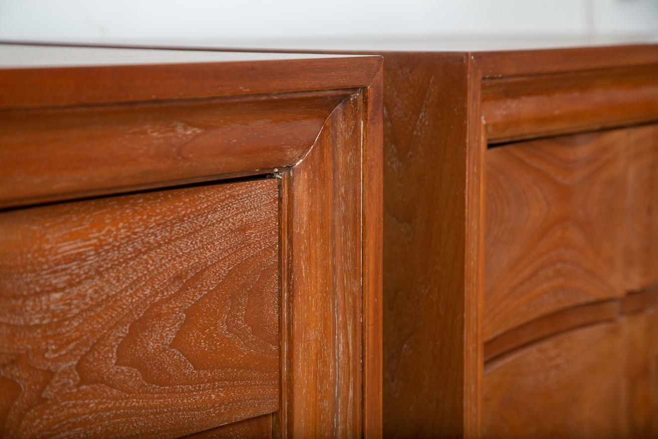 Pair of  Cerused Chest of Drawers, USA 1950 In Excellent Condition In Miami, FL