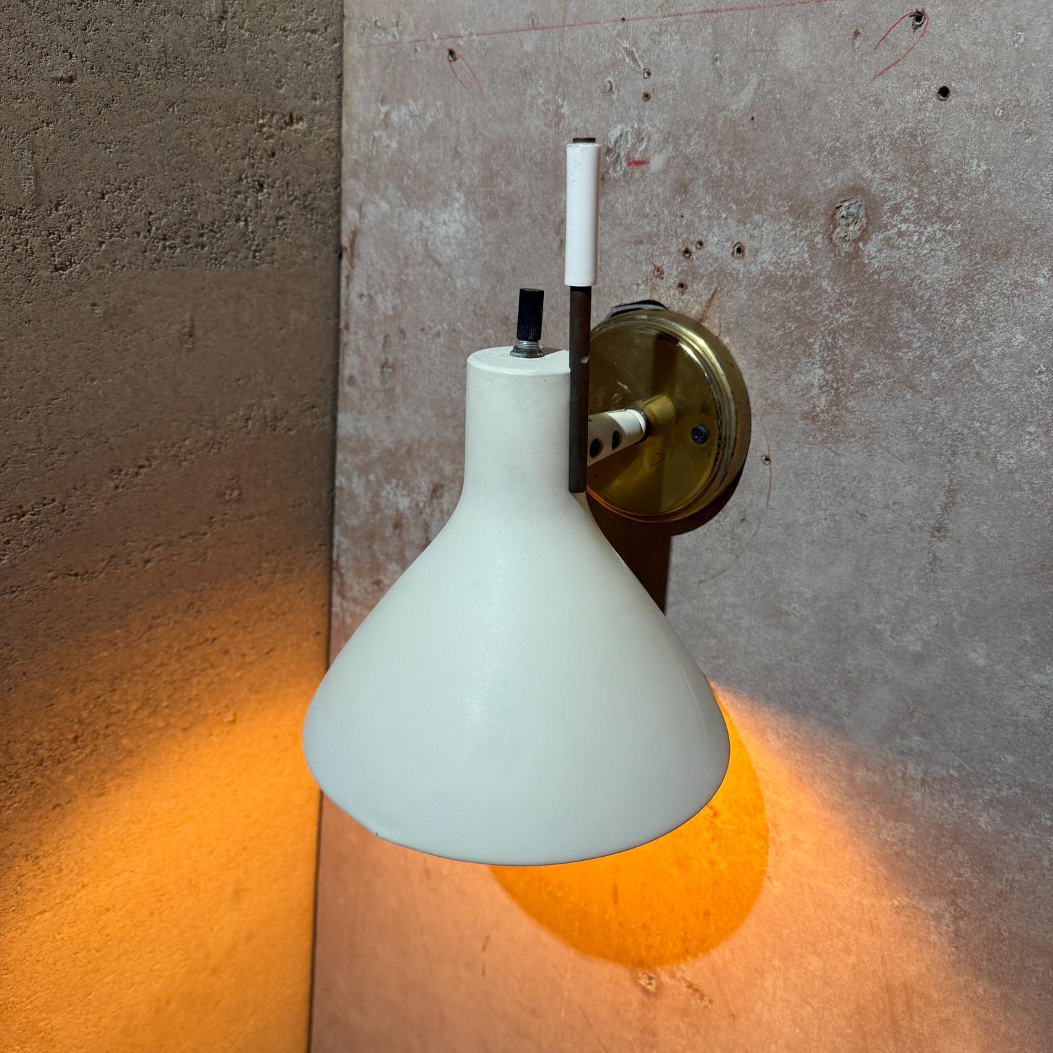Paar Lightolier-Wandleuchter, Moderne der Mitte des Jahrhunderts (amerikanisch) im Angebot